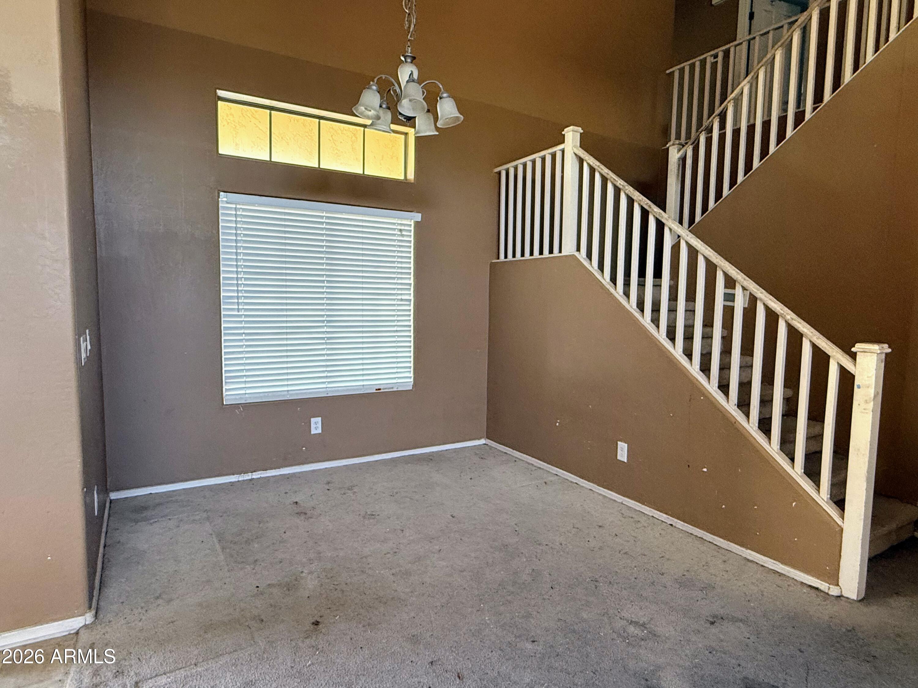 1419 E HOLIDAY Drive