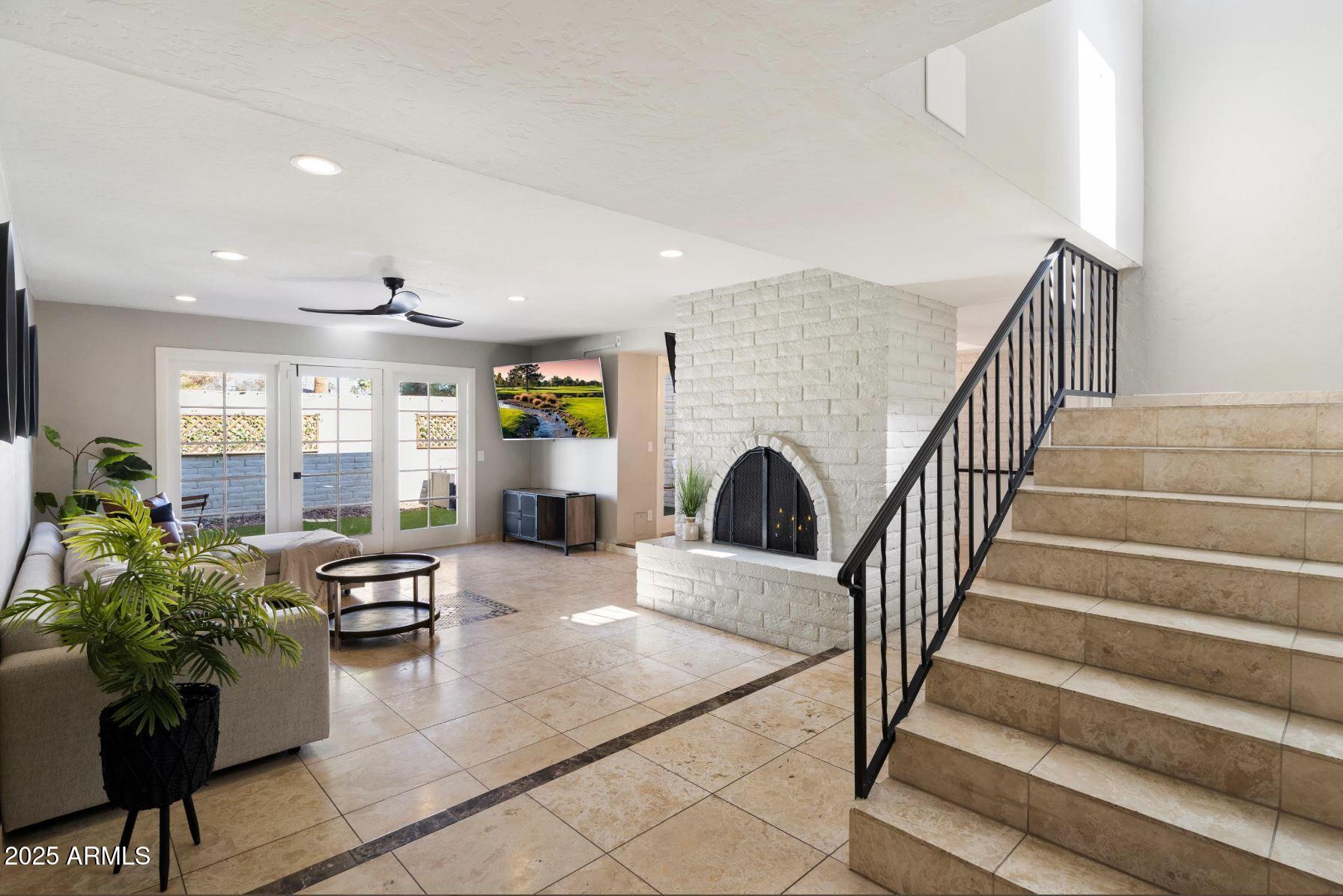 7802 E MACKENZIE Drive