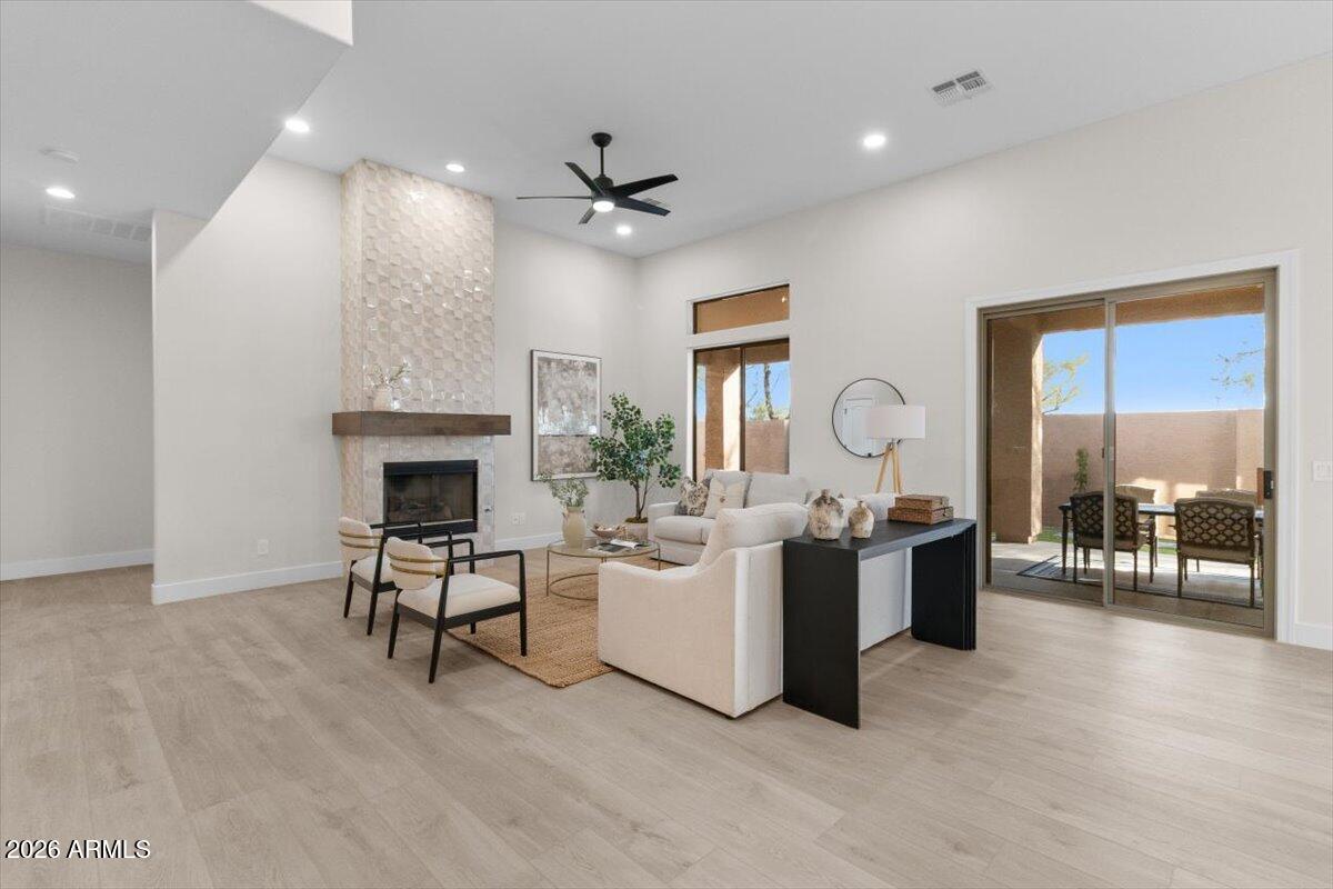 4945 E DESERT VISTA Trail