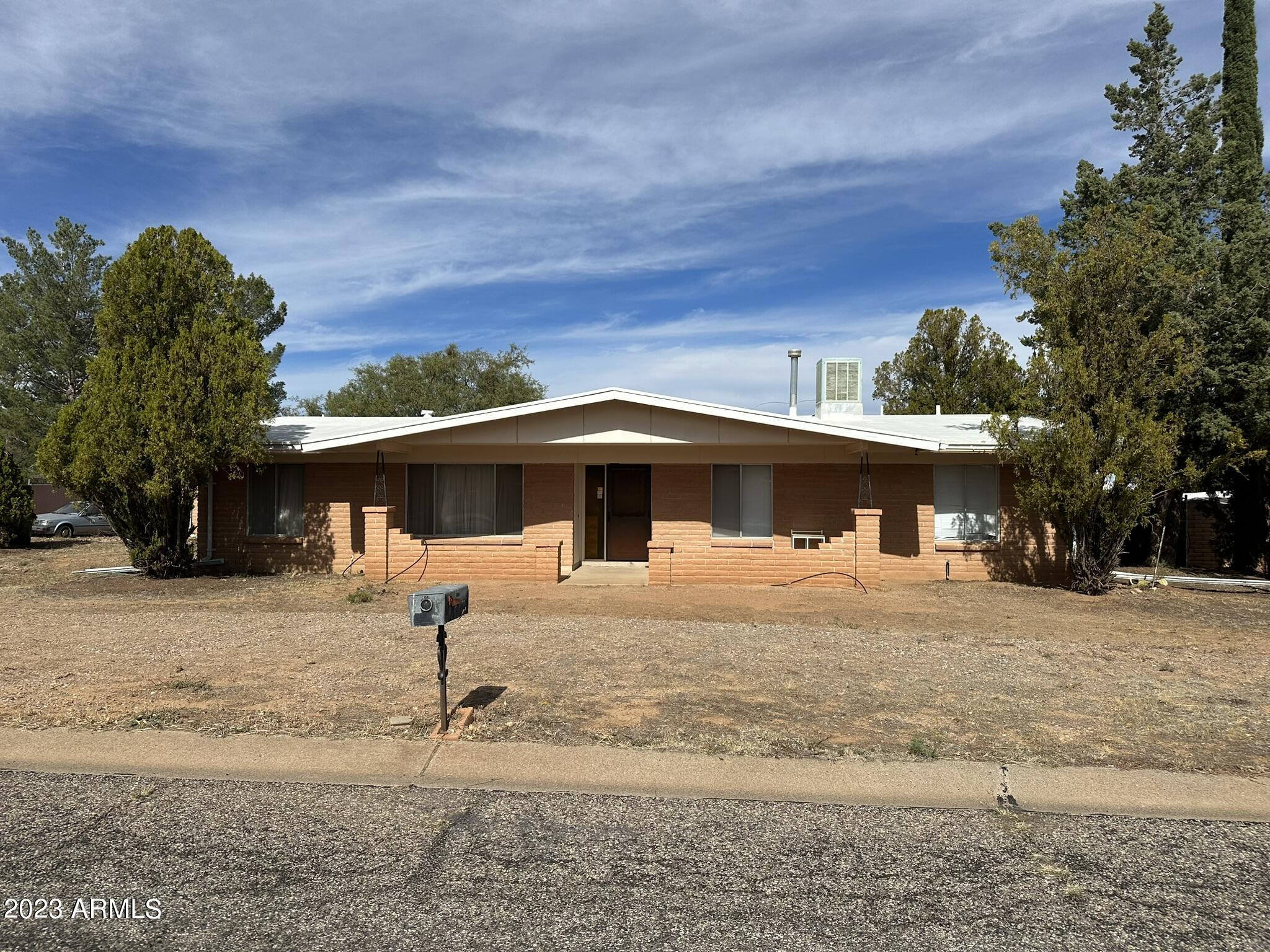 TOWN & COUNTRY ESTATES - Residential