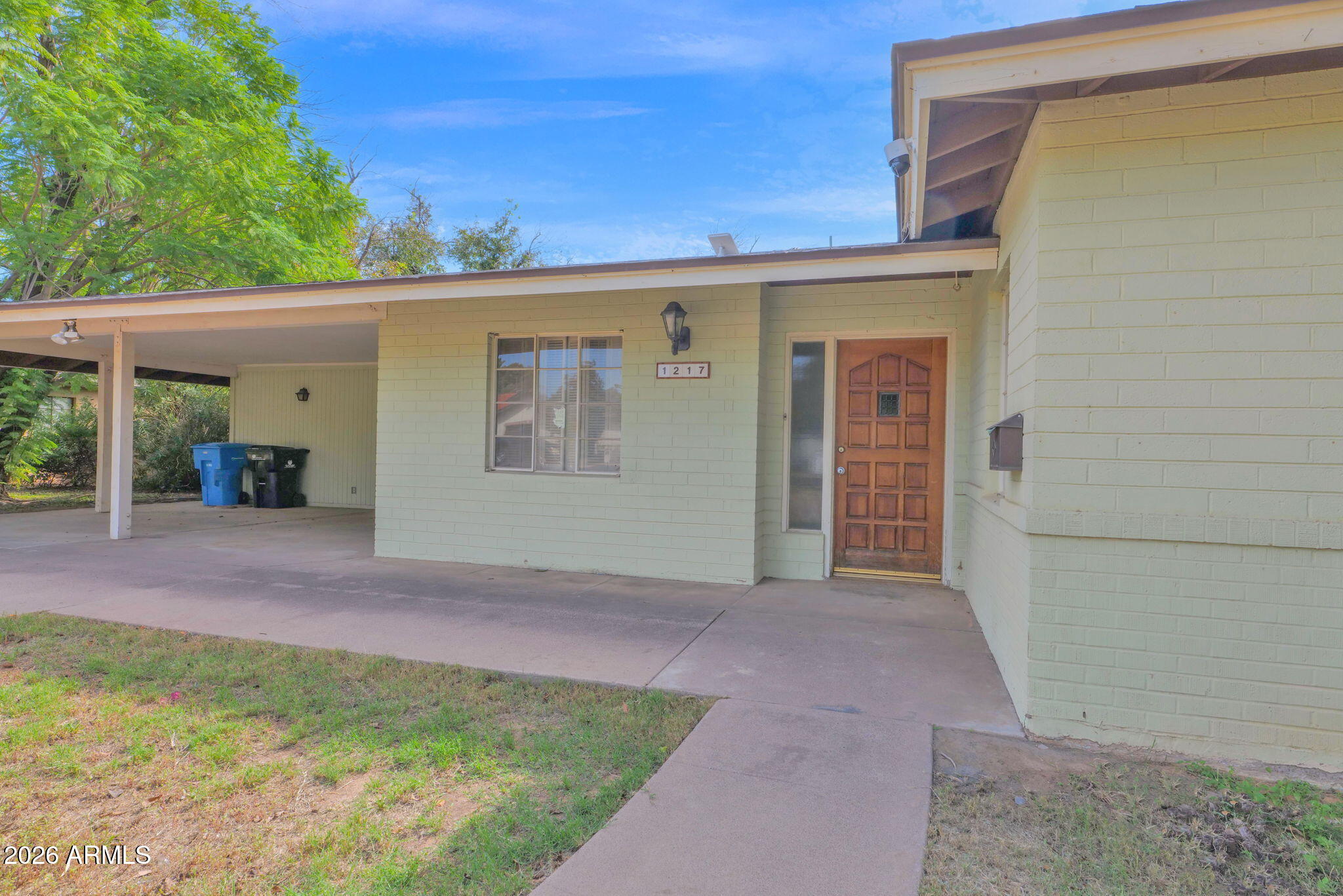 1217 W SOLANO Drive