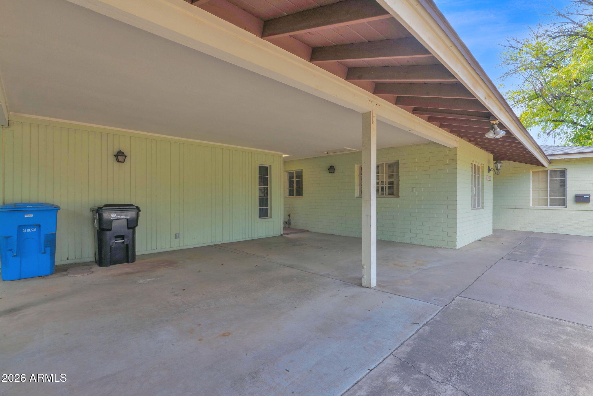 1217 W SOLANO Drive