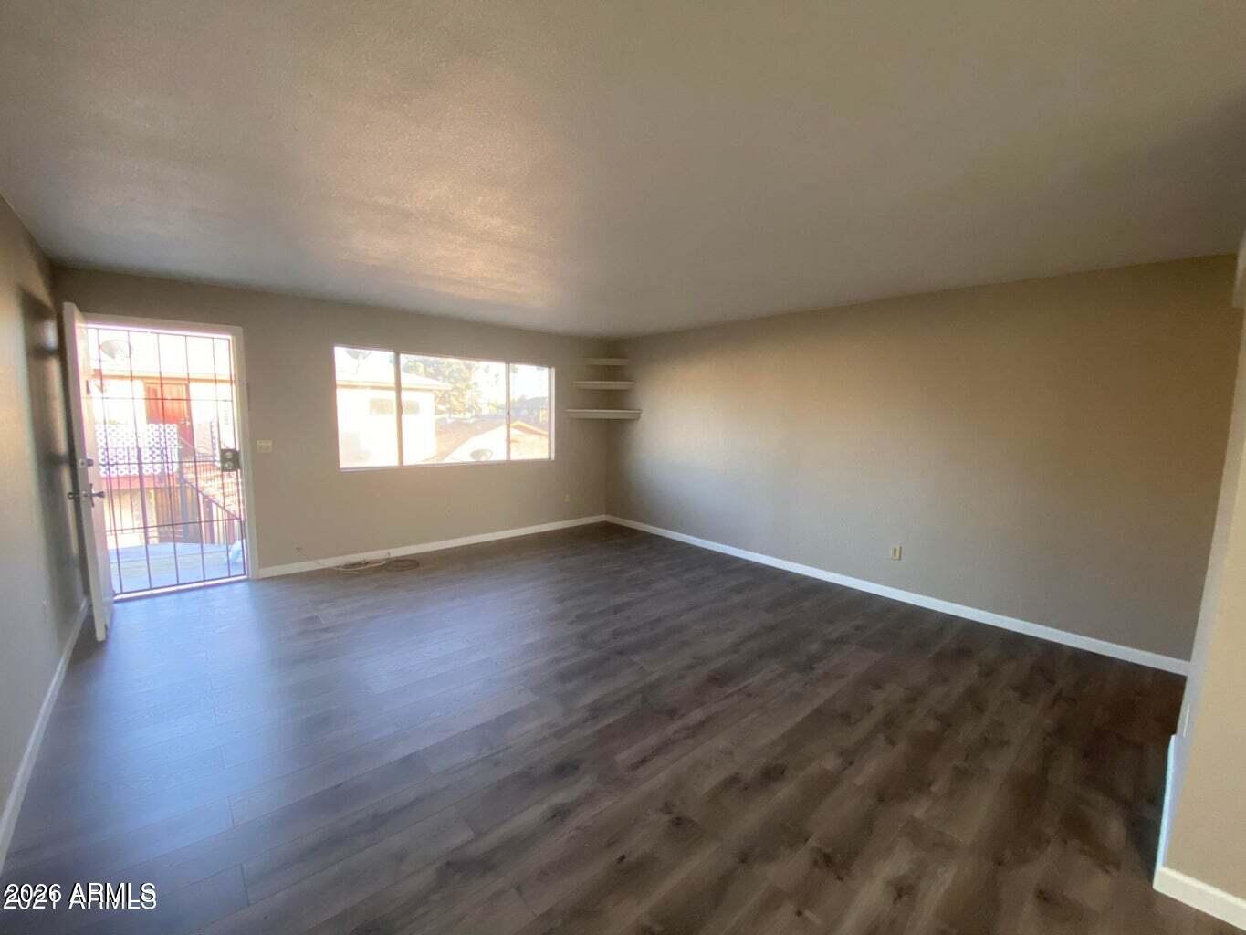 3352 W HARMONT Drive 3