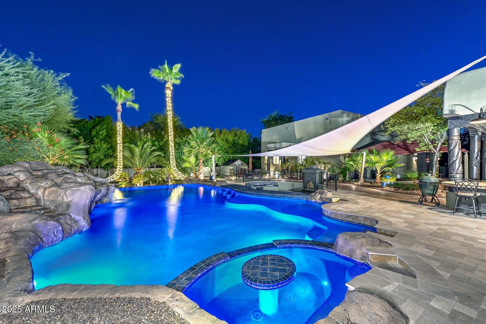 8325 W LA CAILLE --