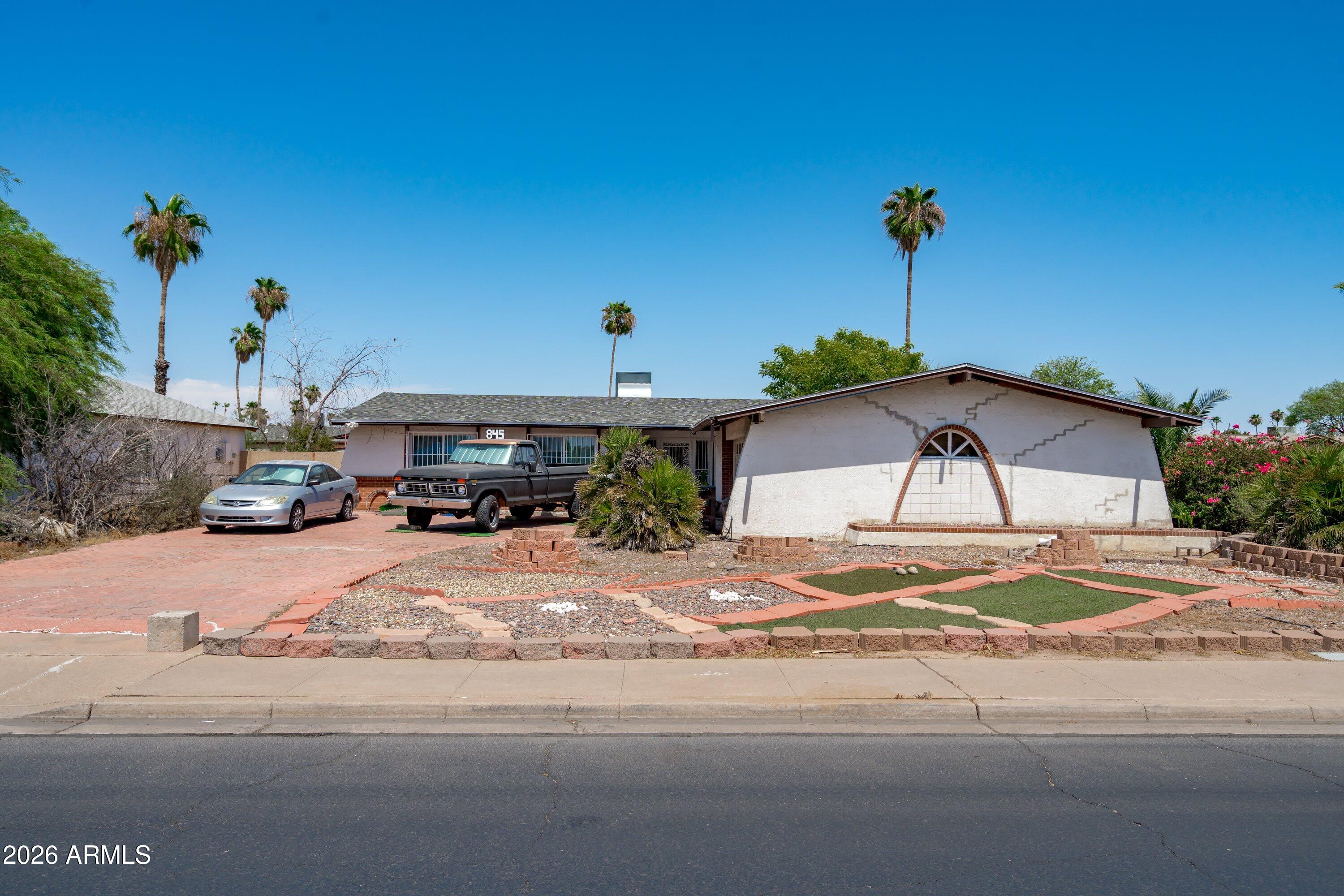 845 S VALENCIA --