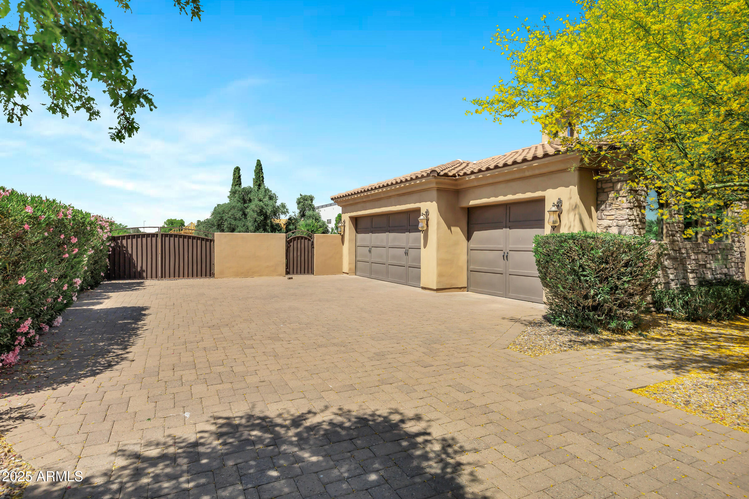 2300 E SANOQUE Court