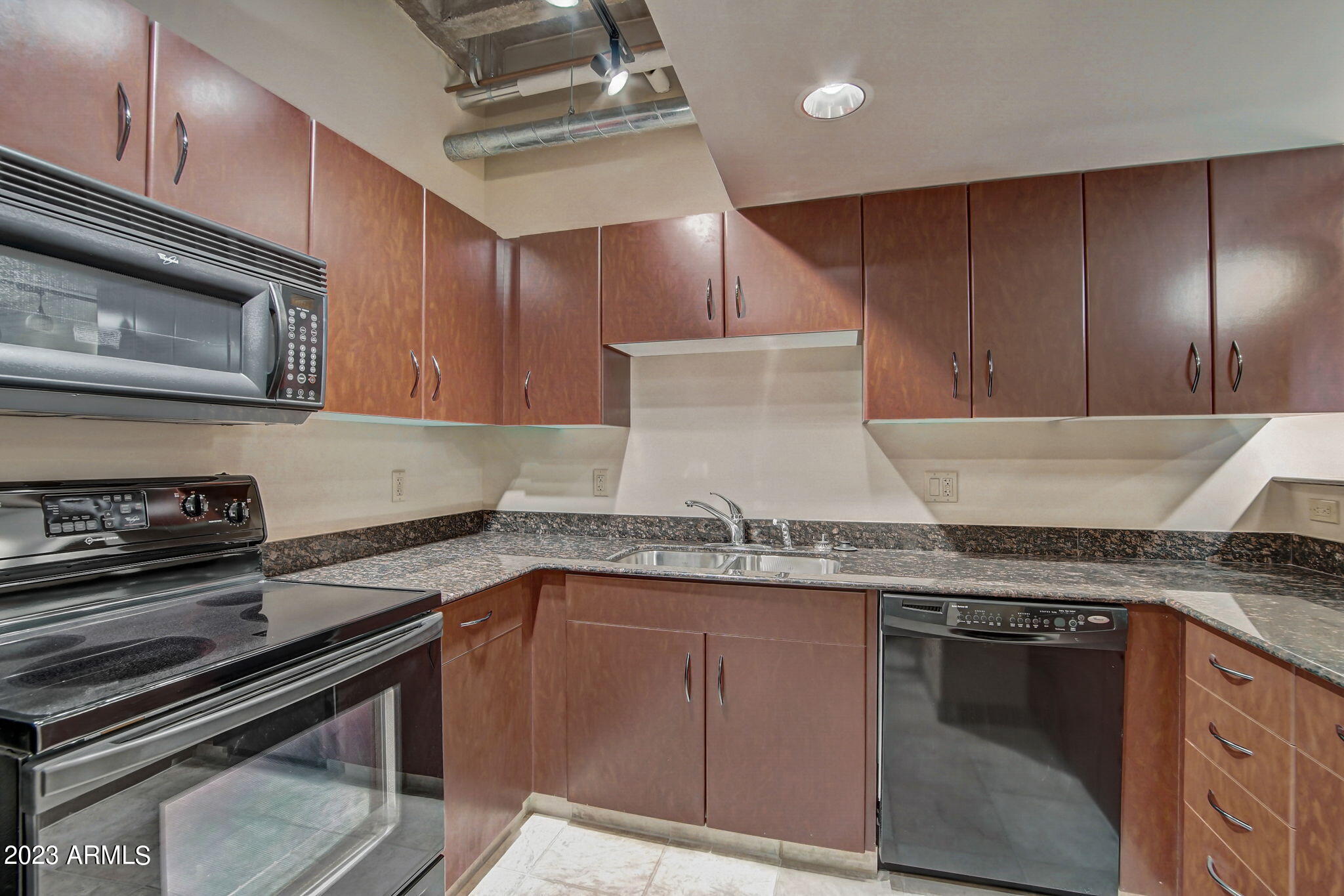 114 W ADAMS Street 506