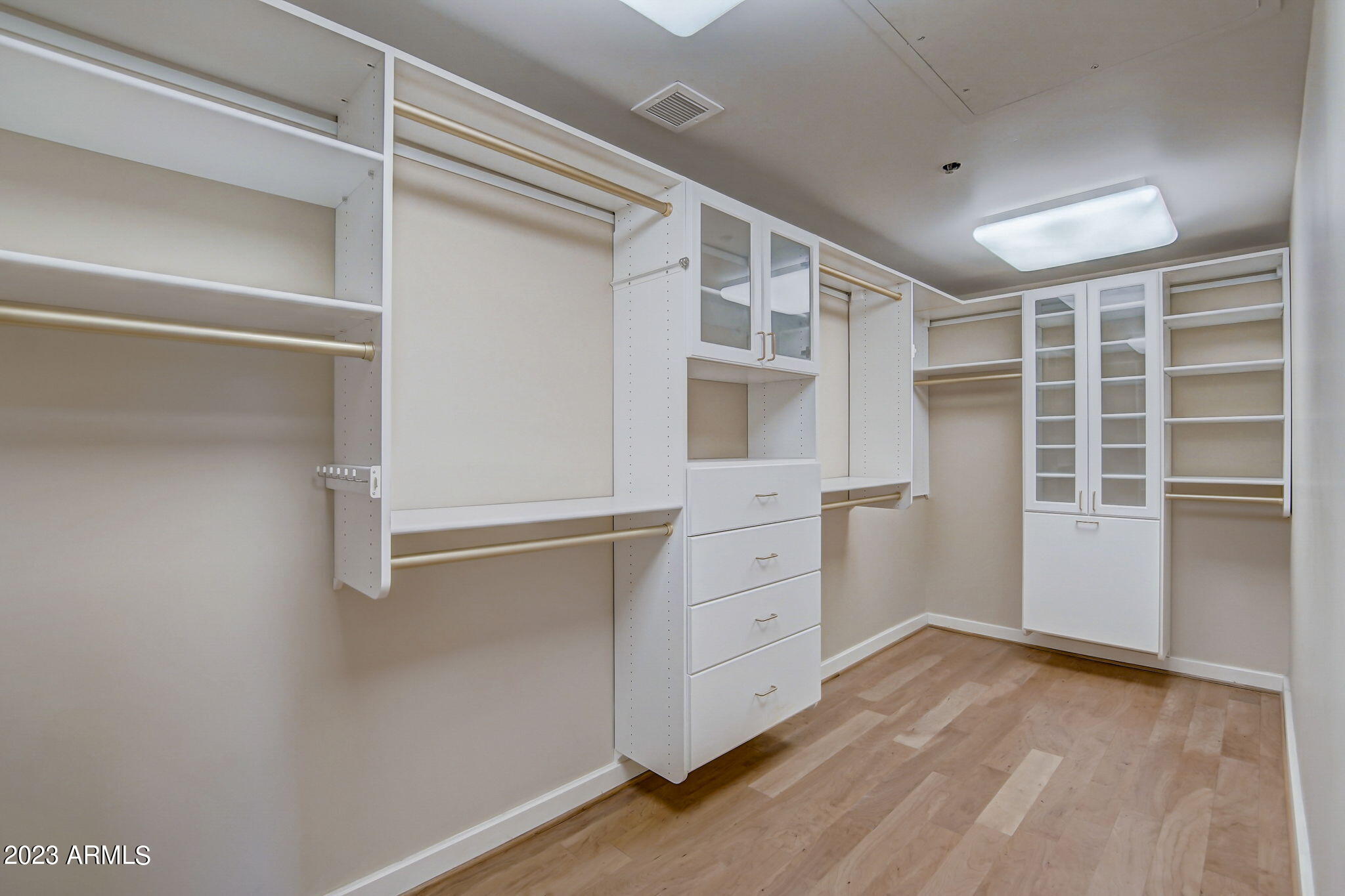 114 W ADAMS Street 506