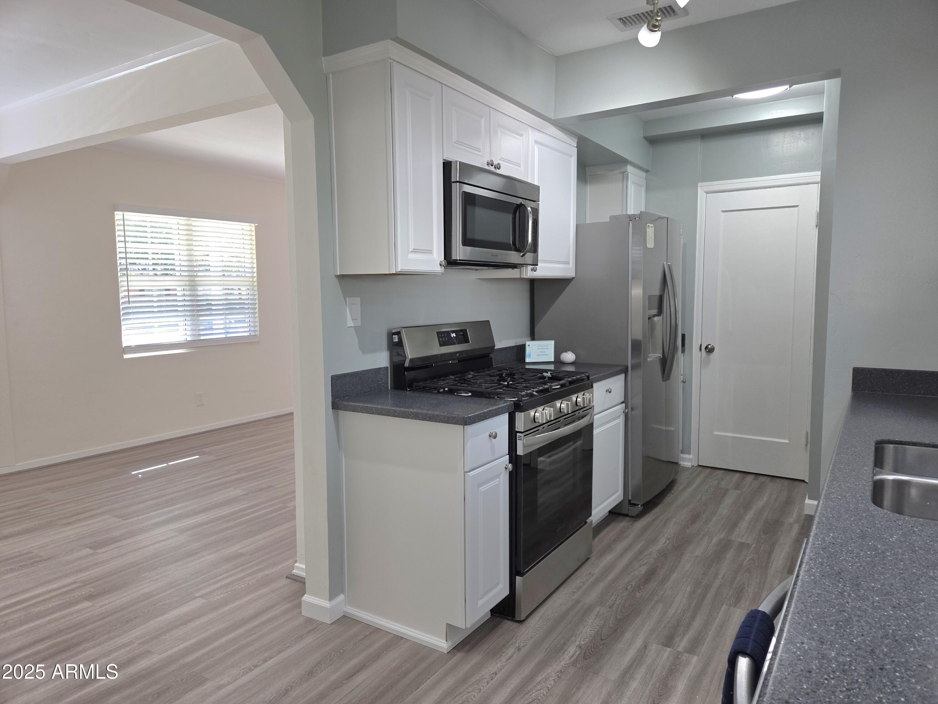 930 W MACKENZIE Drive