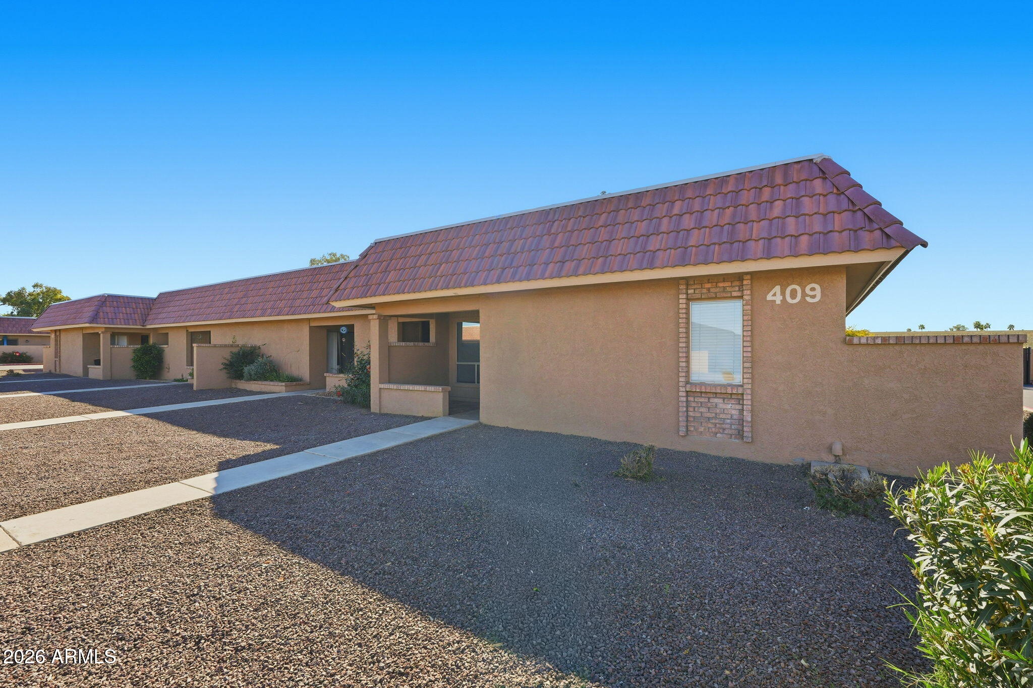 409 W PONTIAC Drive 1