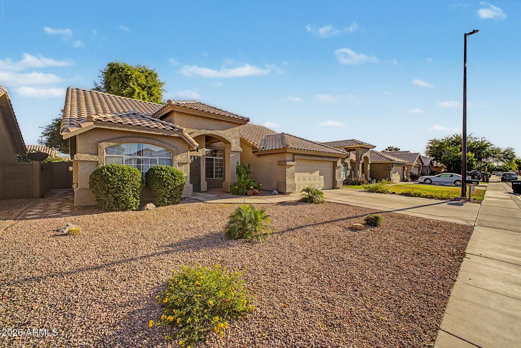 Photo of 2347 E Ranch Road, Gilbert, AZ 85296 (MLS # 7029073)