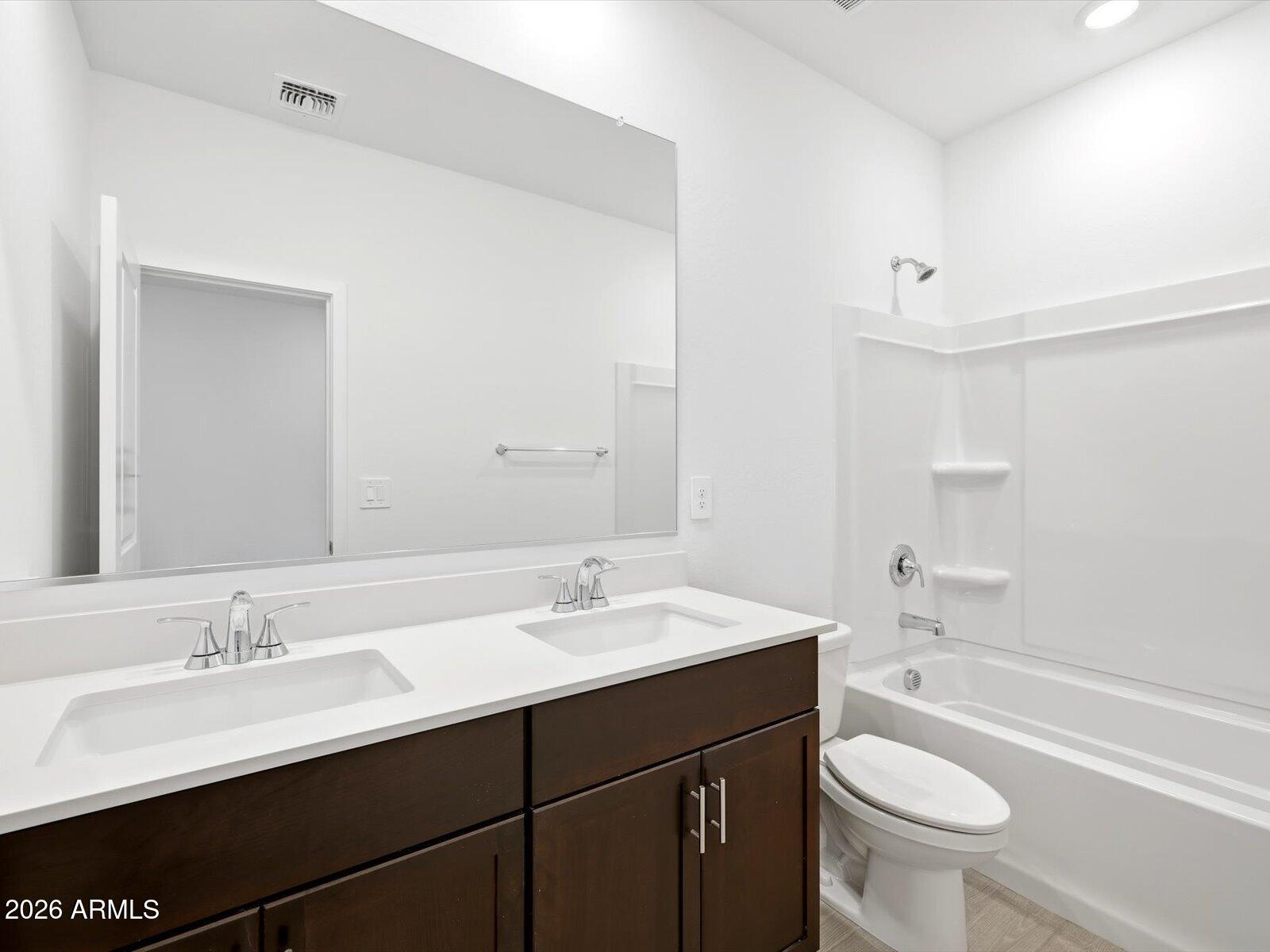 24590 W CHAMBERS Street