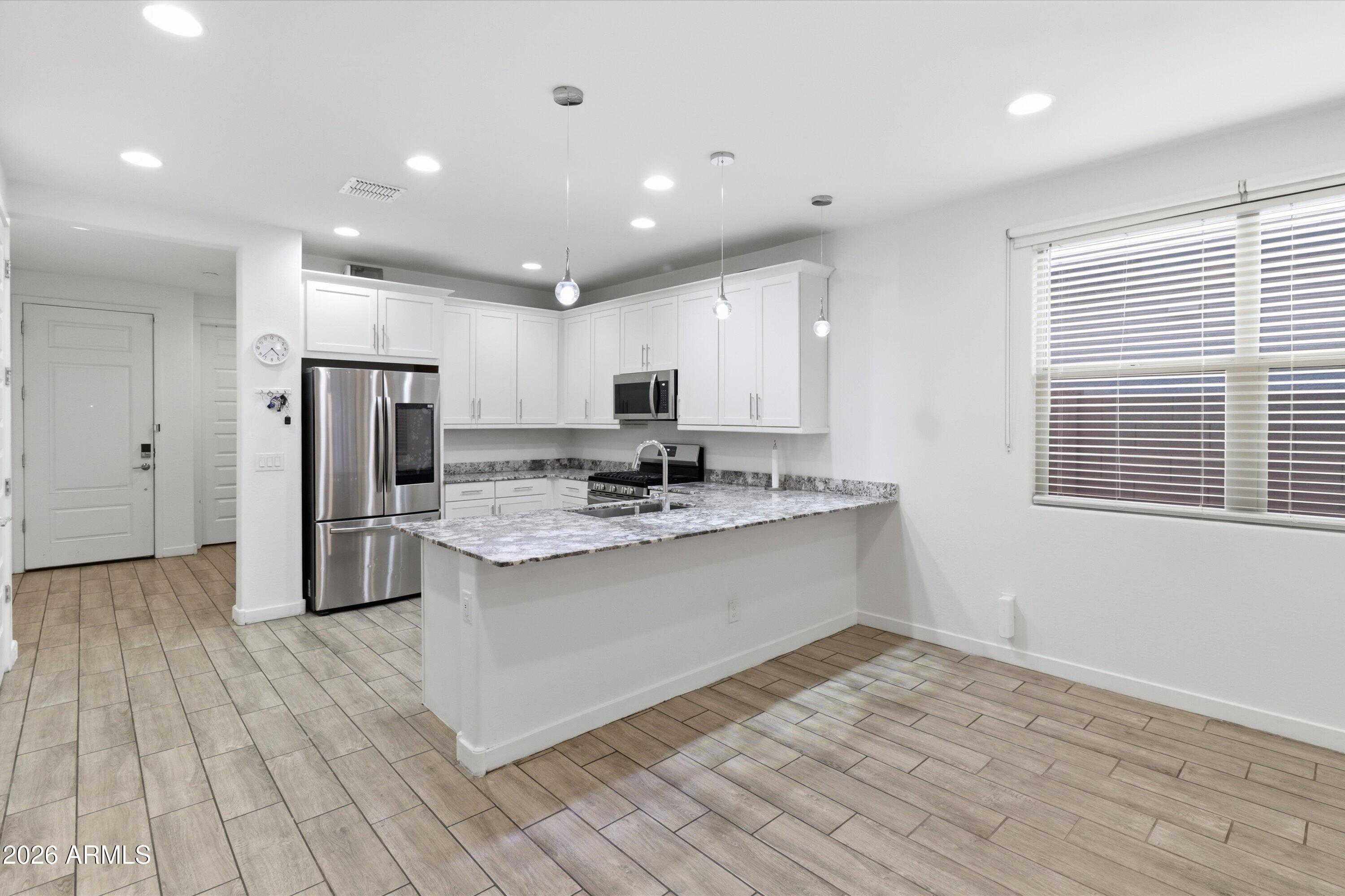 2544 W HIDALGO Avenue