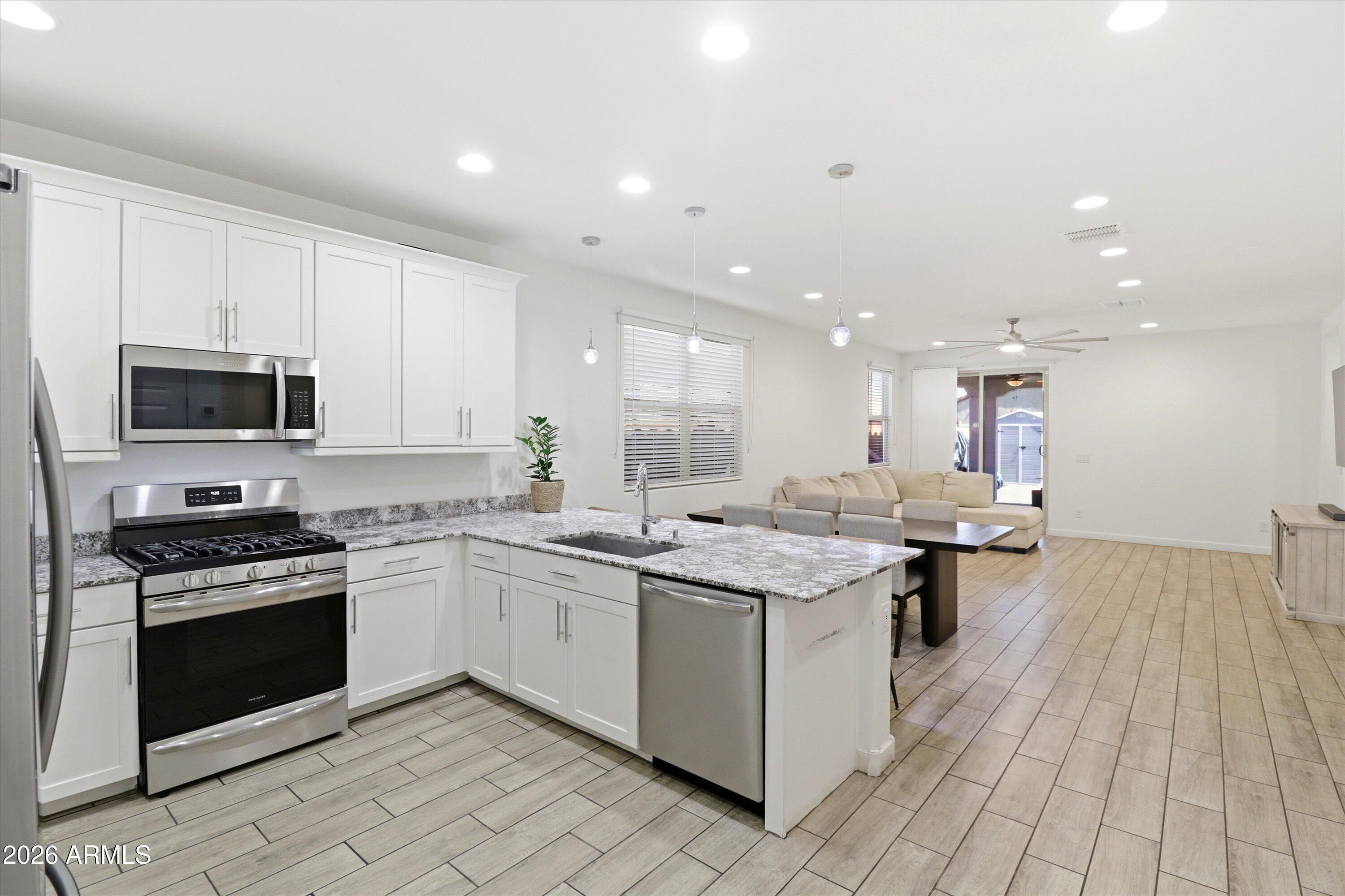 2544 W HIDALGO Avenue