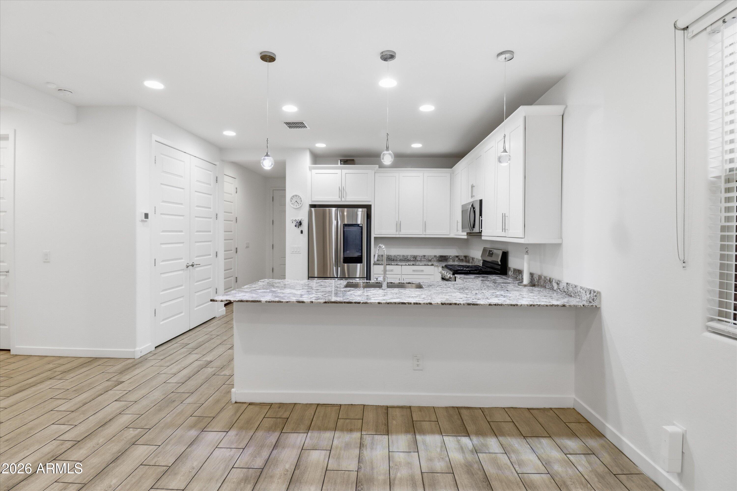 2544 W HIDALGO Avenue