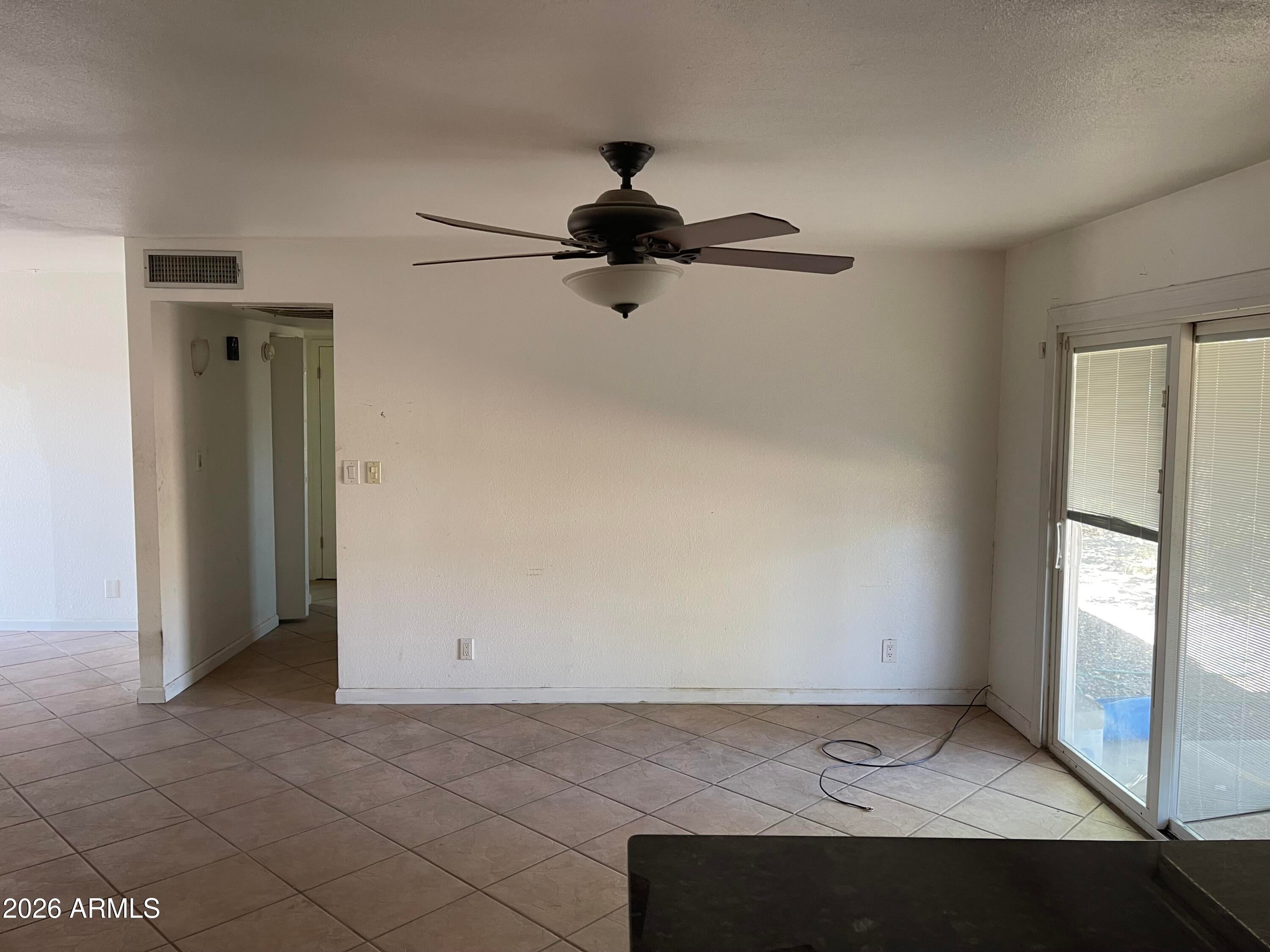 718 W STRAFORD Drive