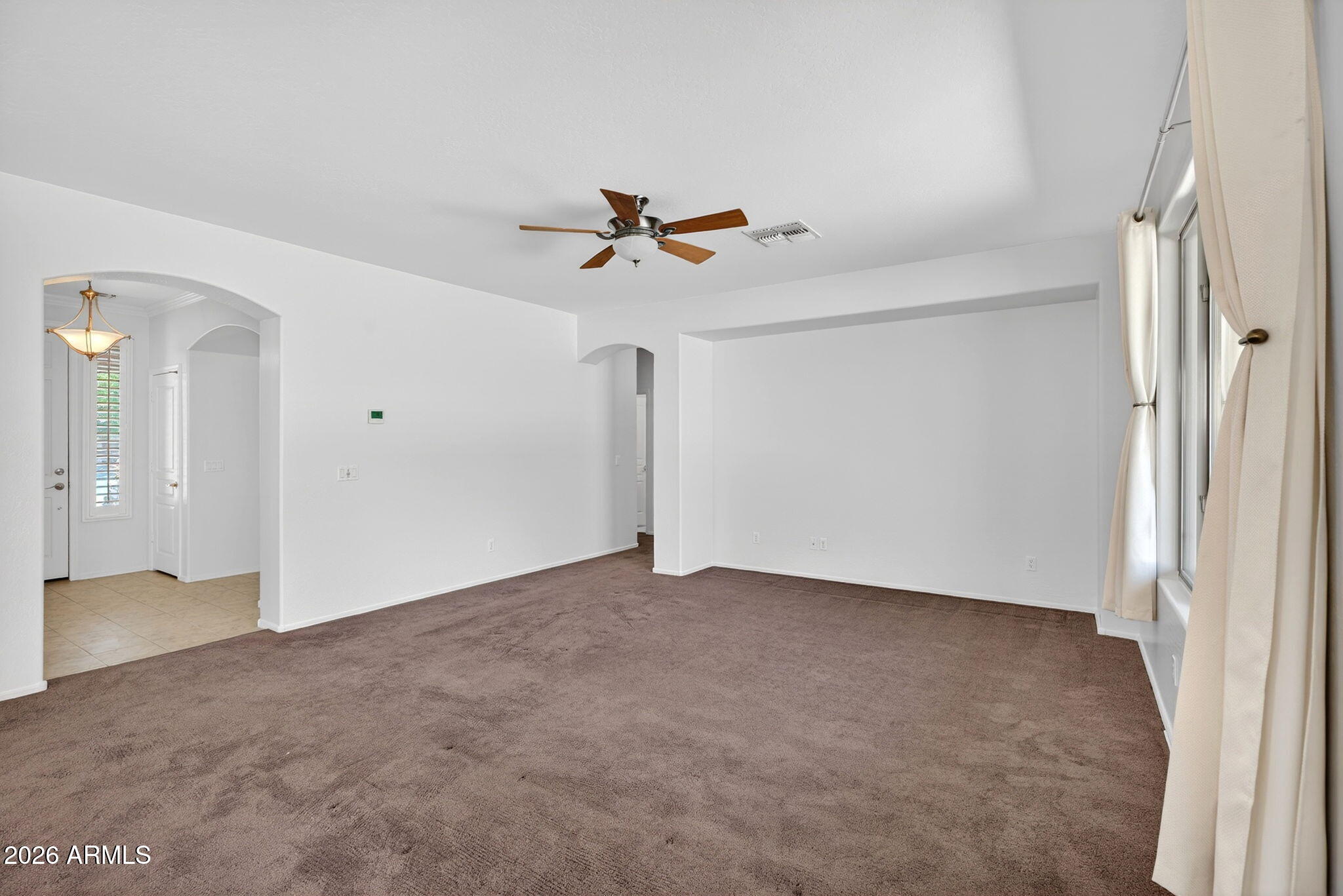 1586 E PRICKLY PEAR Place