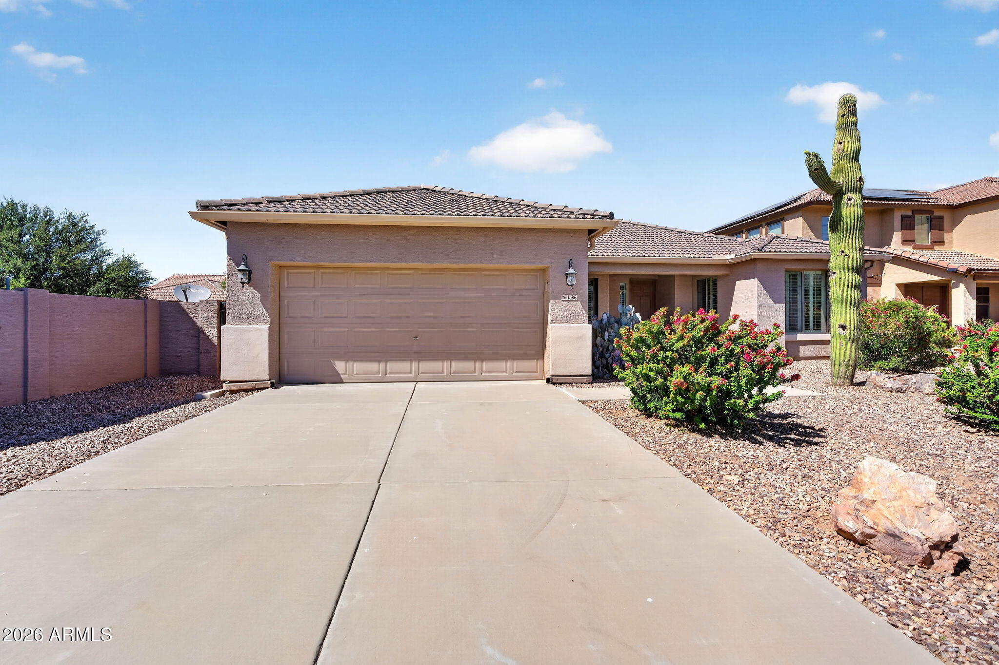 1586 E PRICKLY PEAR Place