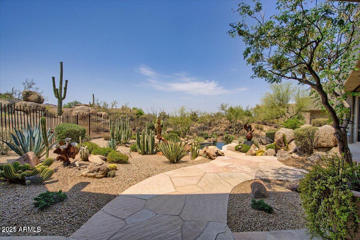 10567 E MARK Lane