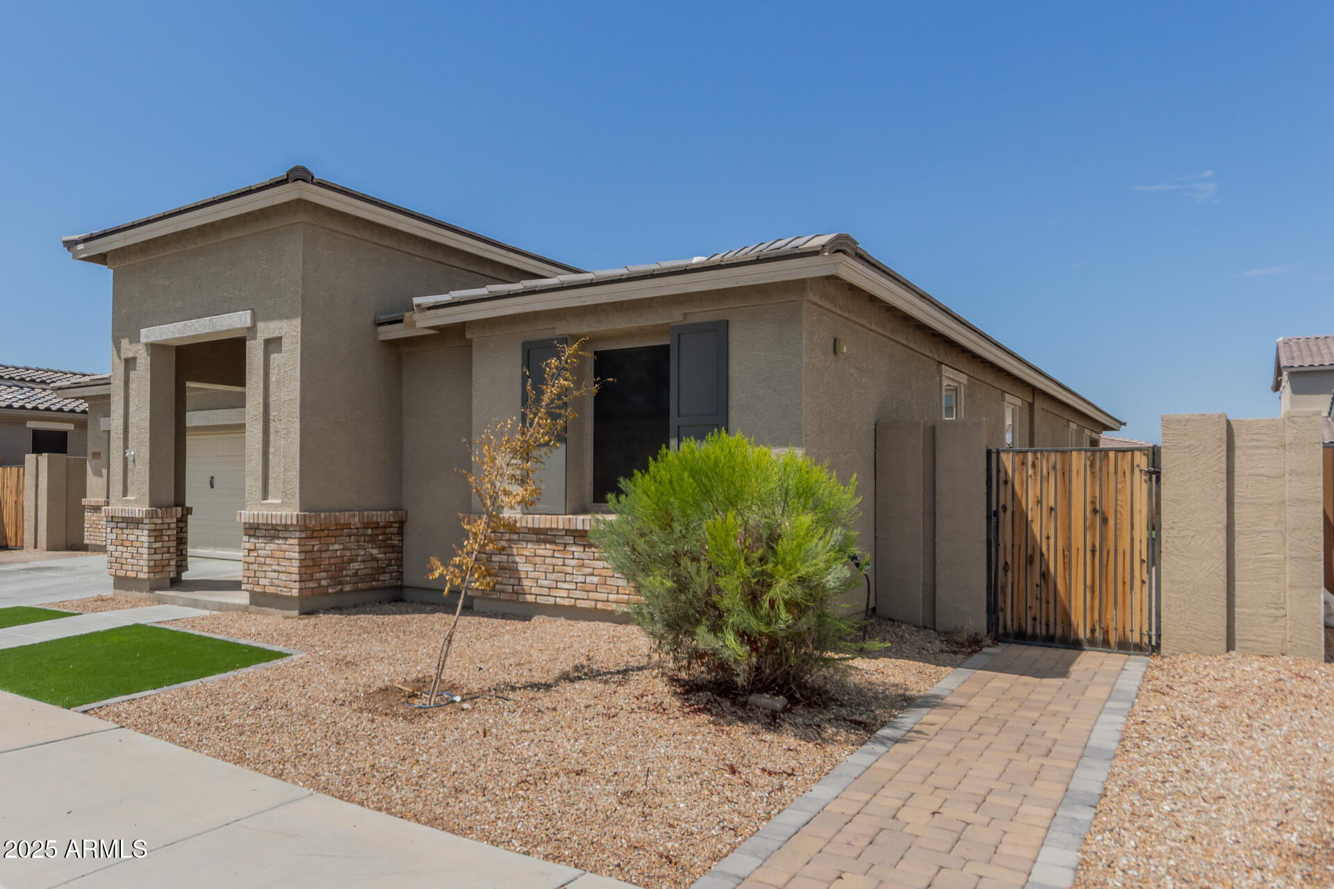 23078 E CALLE DE FLORES --