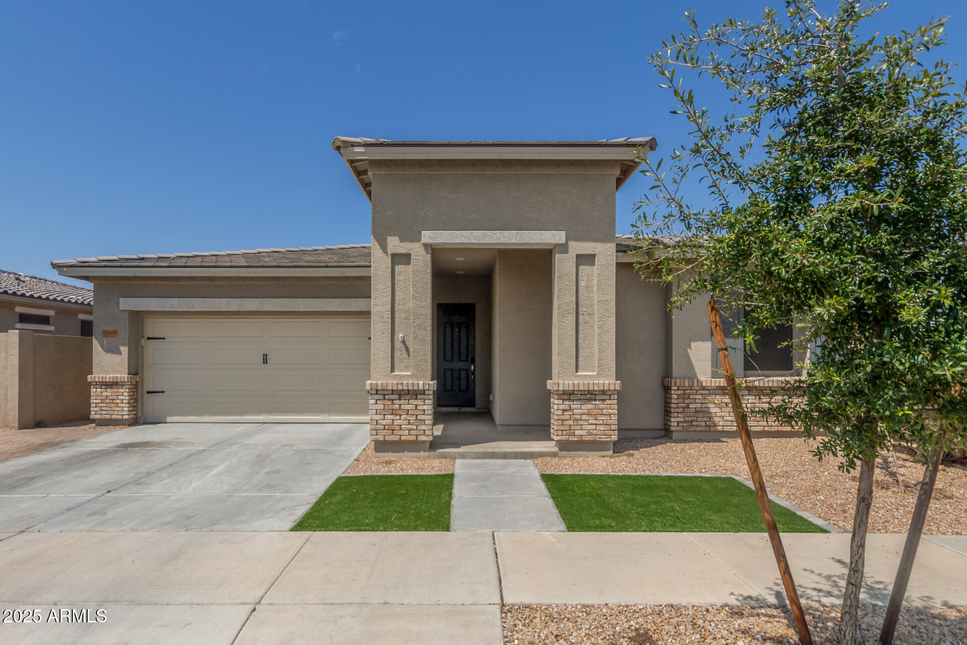 23078 E CALLE DE FLORES --