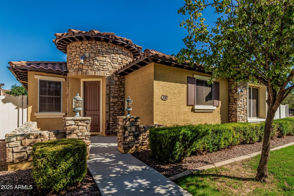 Photo of 1170 S Storment Lane, Gilbert, AZ 85296 (MLS # 6937753)