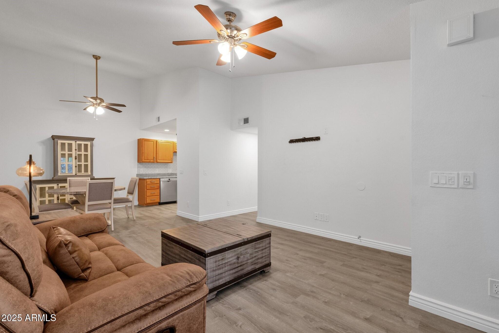 KINGSDALE CONDOMINIUMS UNIT 15 - Residential