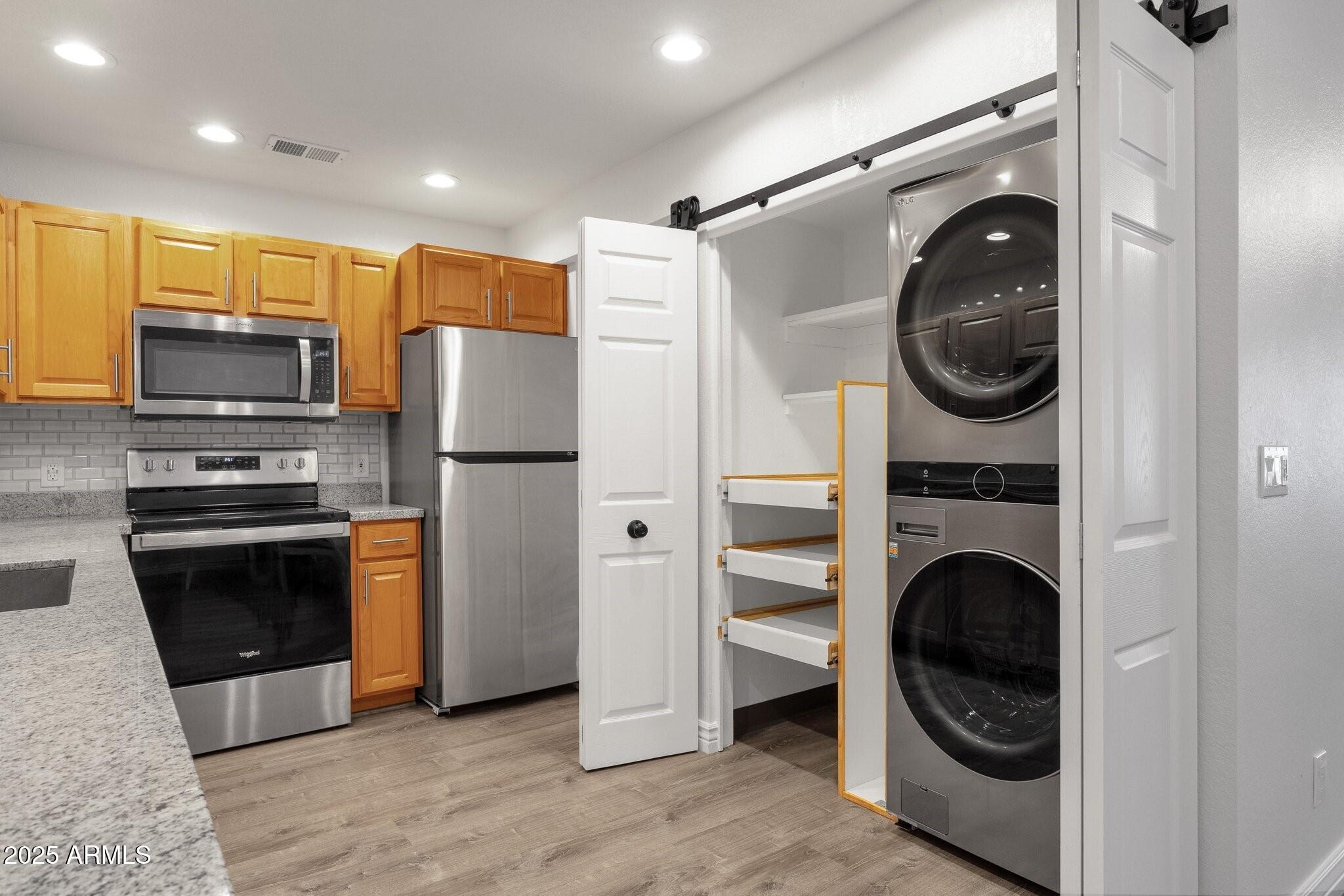 KINGSDALE CONDOMINIUMS UNIT 15 - Residential