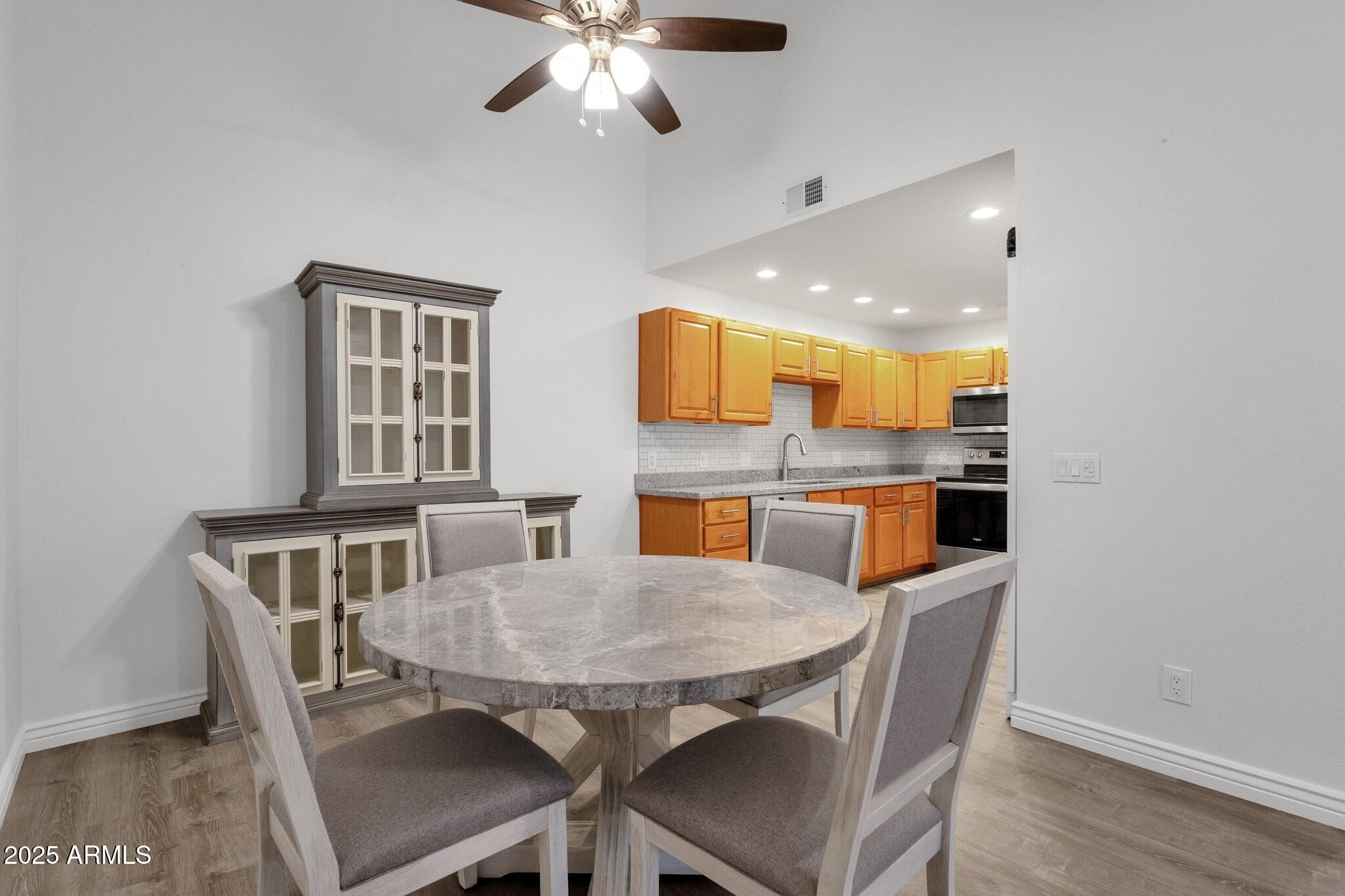 KINGSDALE CONDOMINIUMS UNIT 15 - Residential