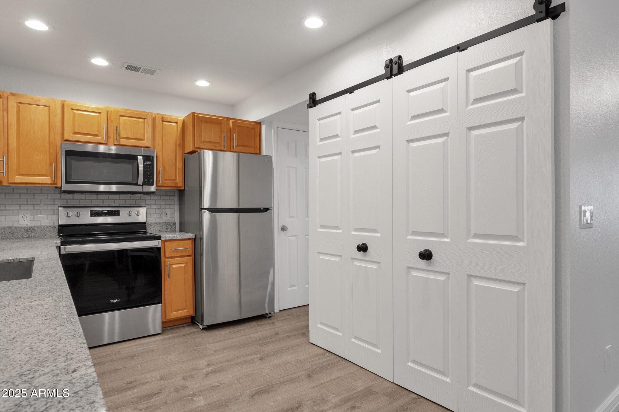 KINGSDALE CONDOMINIUMS UNIT 15 - Residential