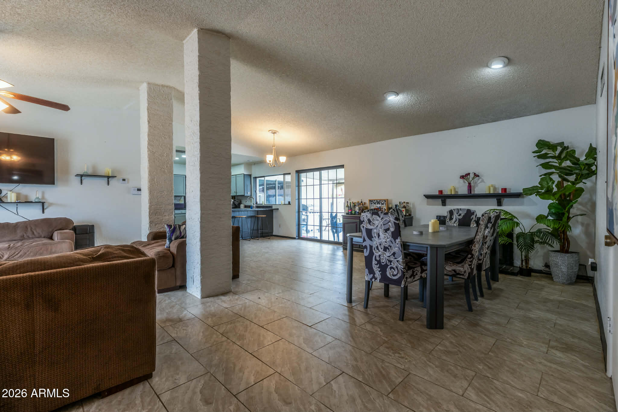 1168 E AVENIDA ELLENA --