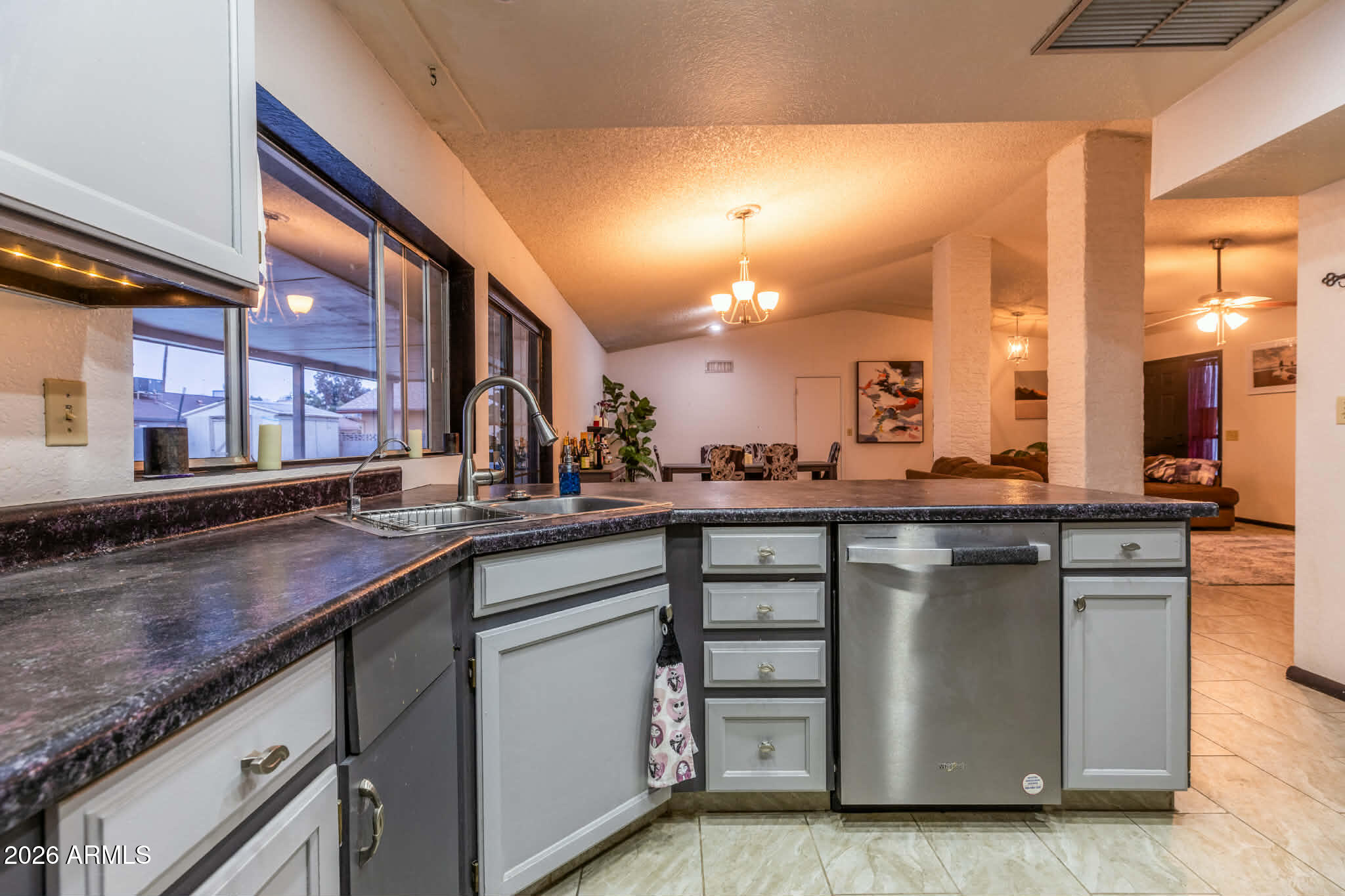 1168 E AVENIDA ELLENA --