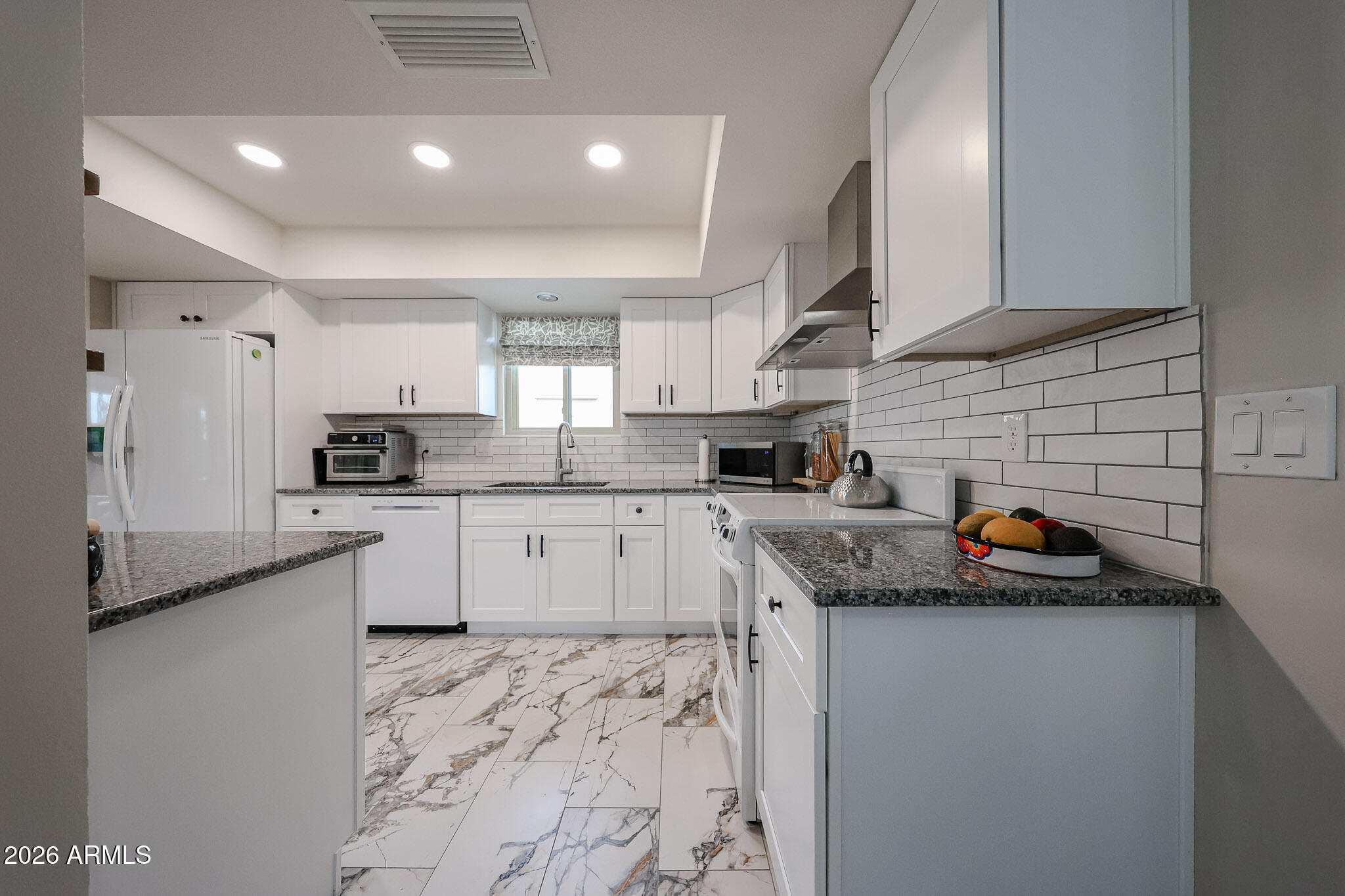 10602 E ELMHURST Drive