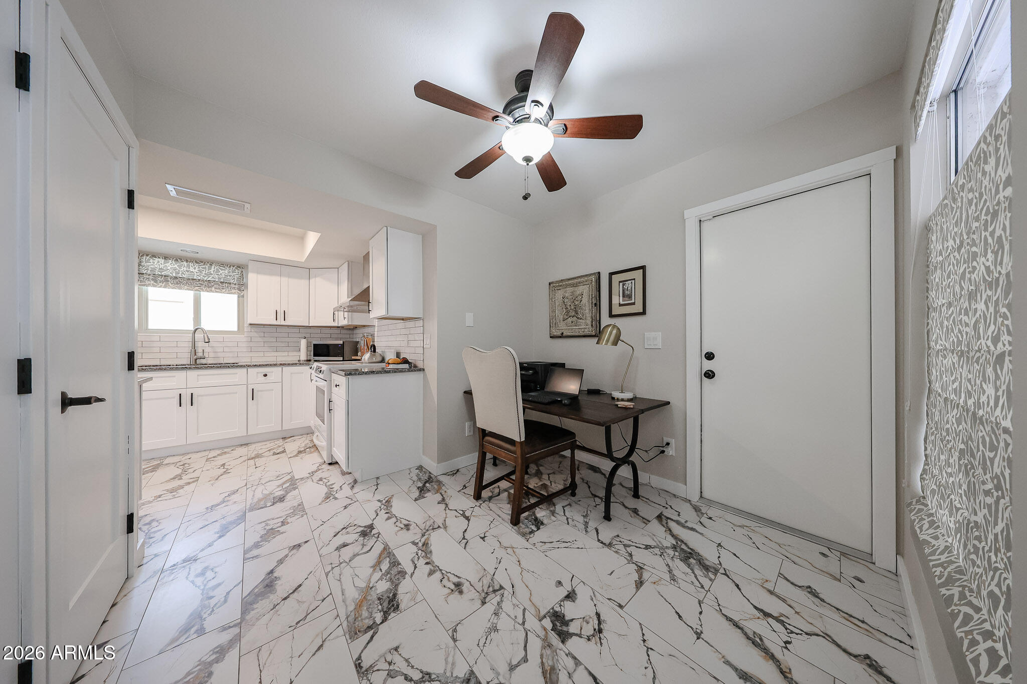 10602 E ELMHURST Drive