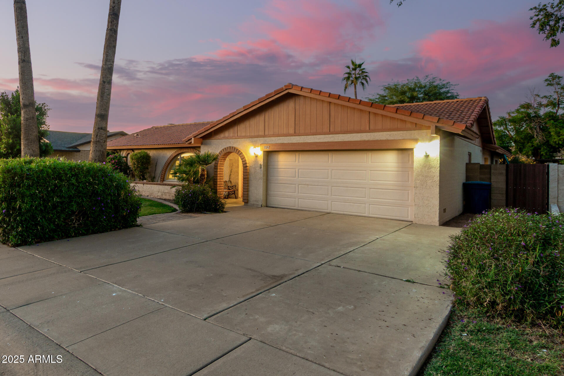 1832 E COLGATE Drive