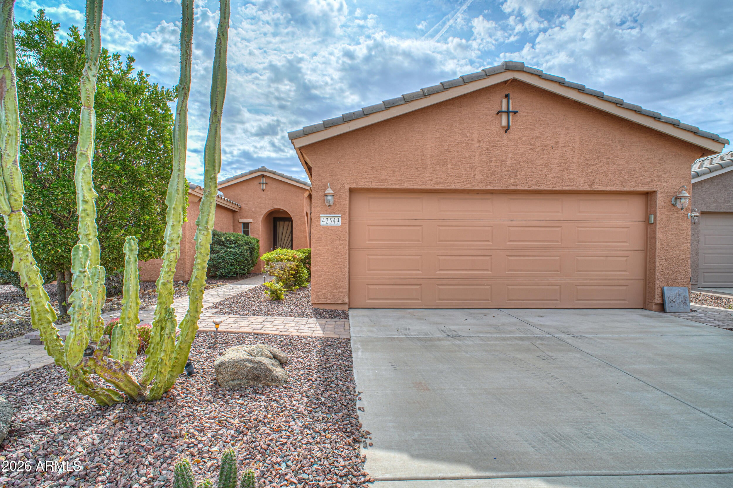 42549 W KINGFISHER Drive