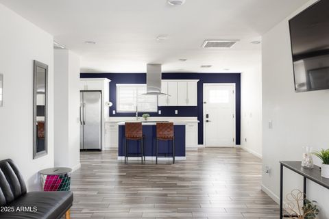 2318 W PINCHOT Avenue Phoenix AZ 85015