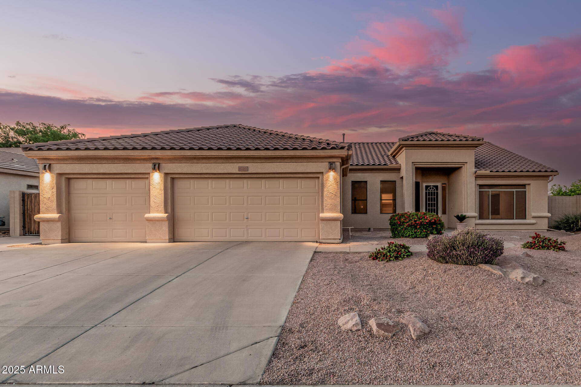 8220 W Mariposa Grande Lane