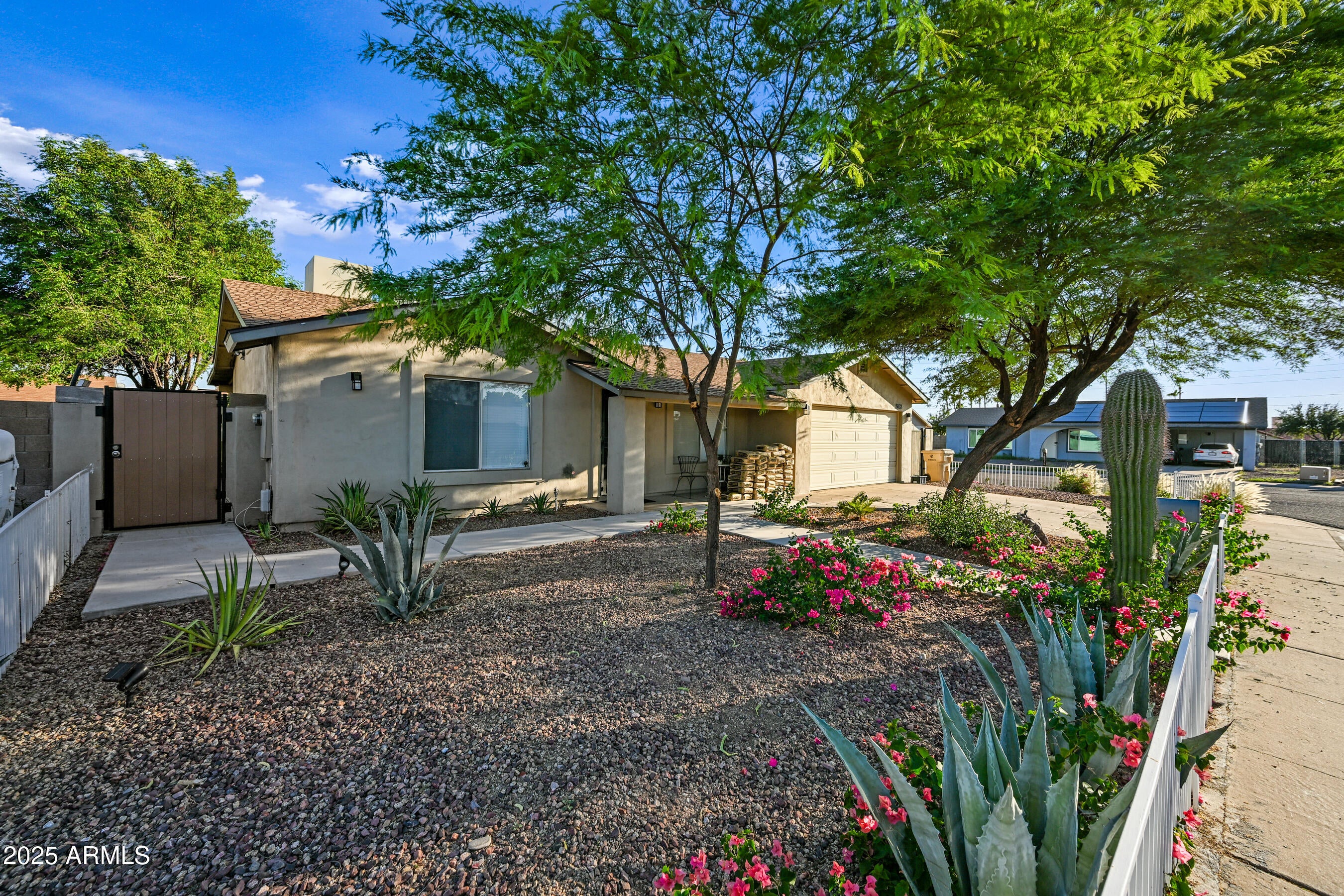 5833 W JOHN CABOT Road