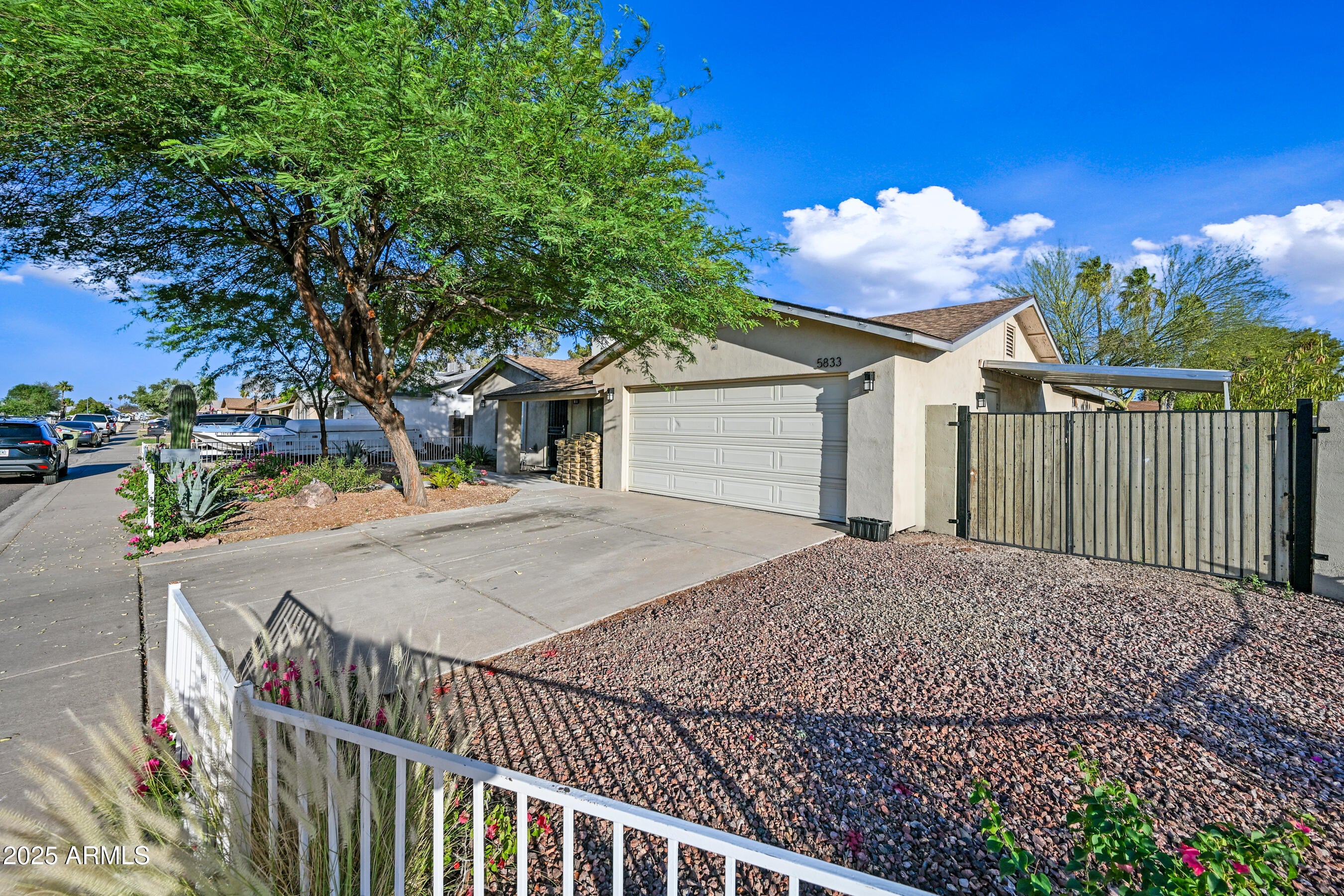 5833 W JOHN CABOT Road