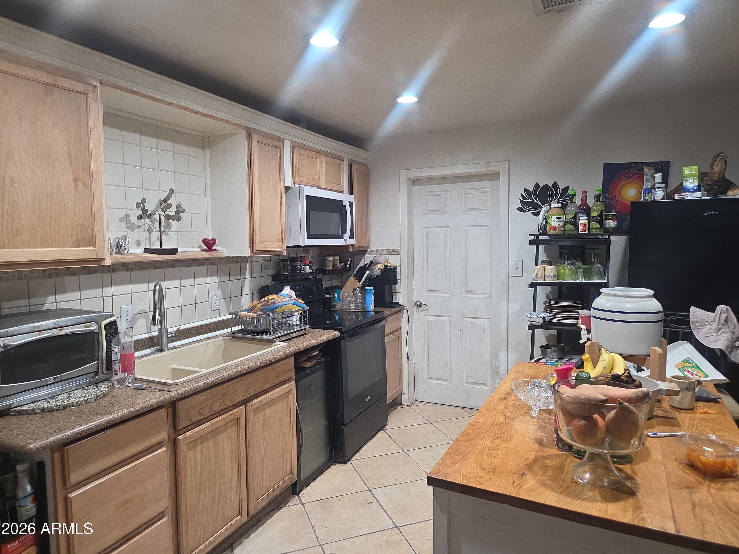 8682 W SANTA CRUZ Boulevard