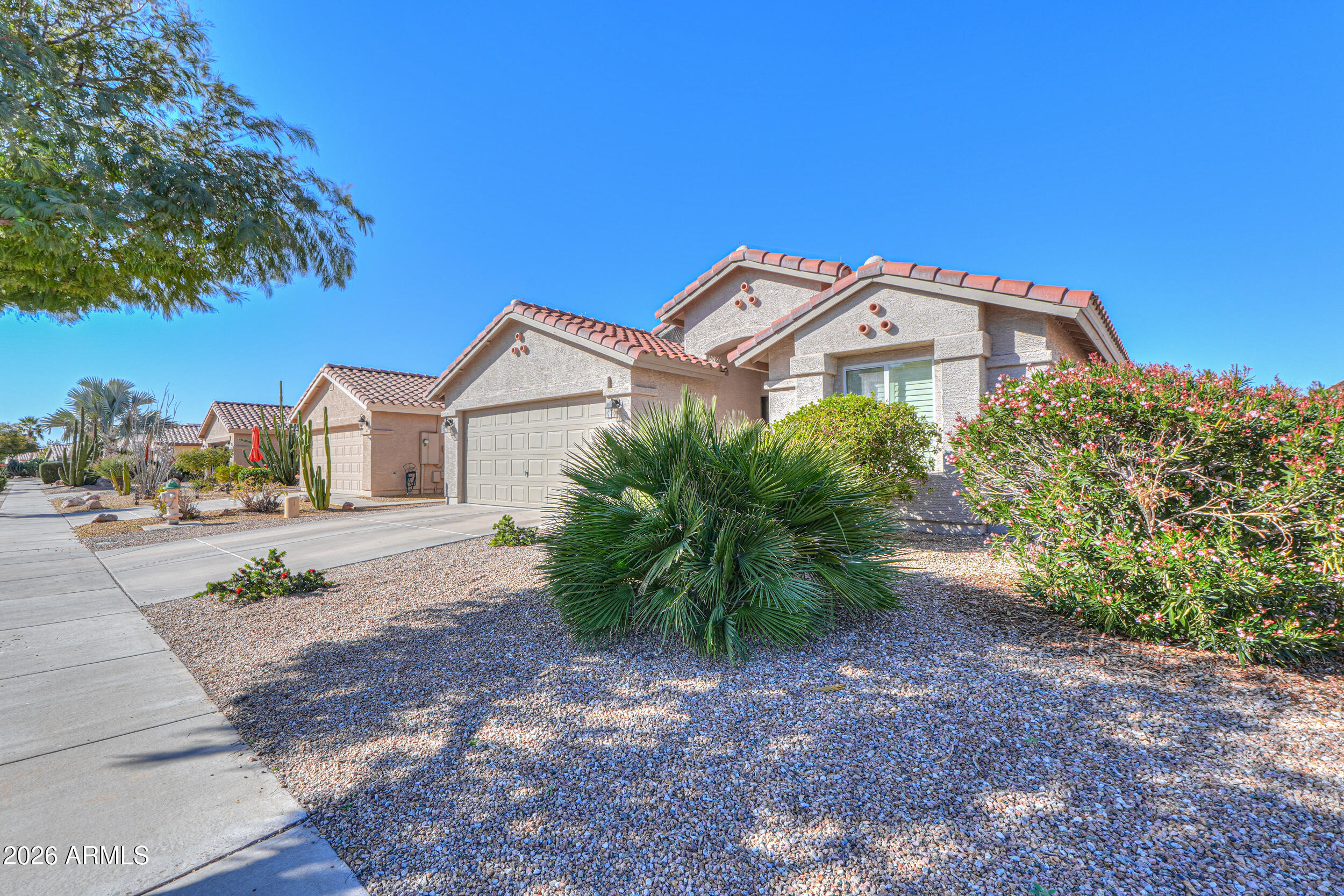 2432 E SANTIAGO Trail