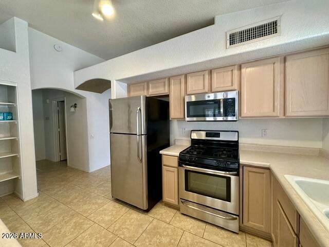 547 W BLUEFIELD Avenue