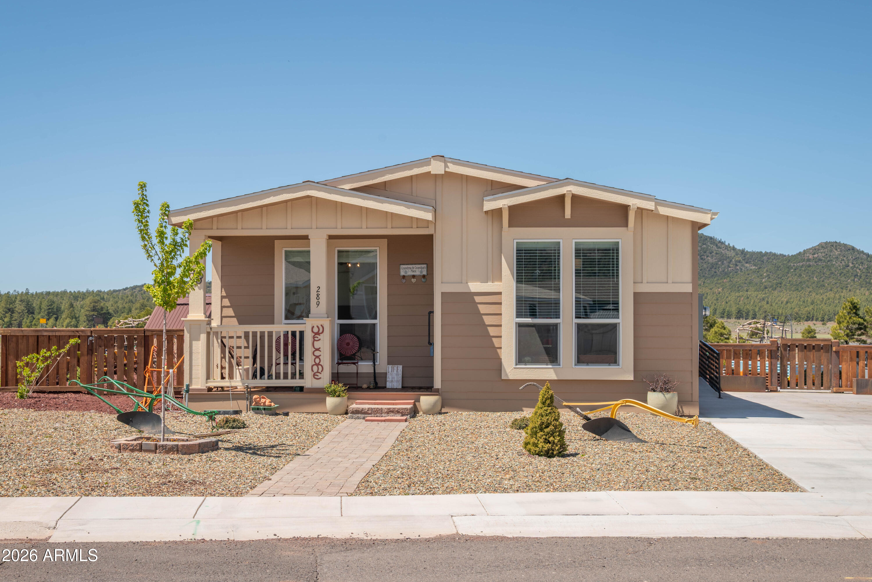 289 N Morse Avenue 25