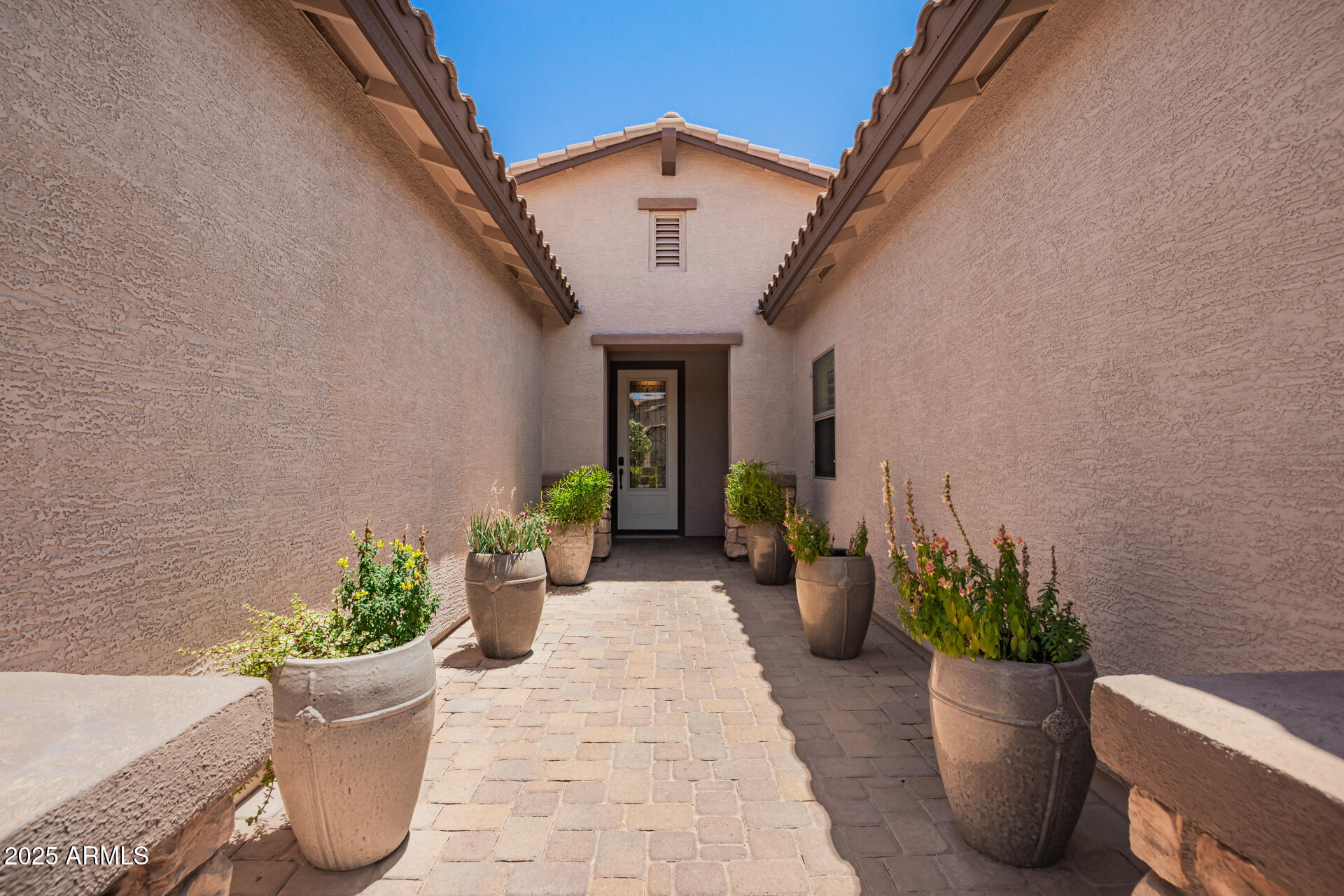 Homes 2 595 W DRAGON TREE Avenue