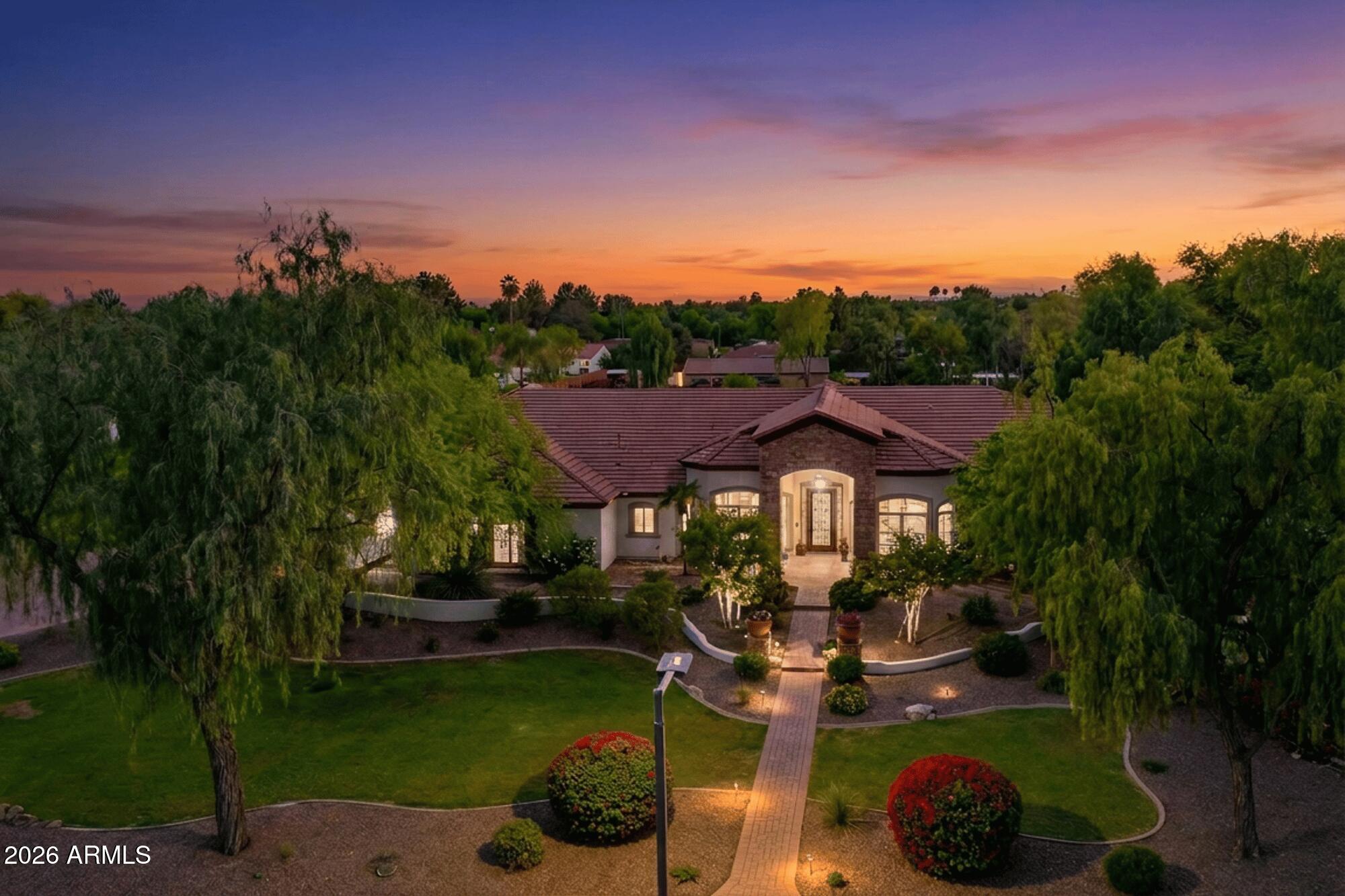 745 E JOHN HENRY Lane