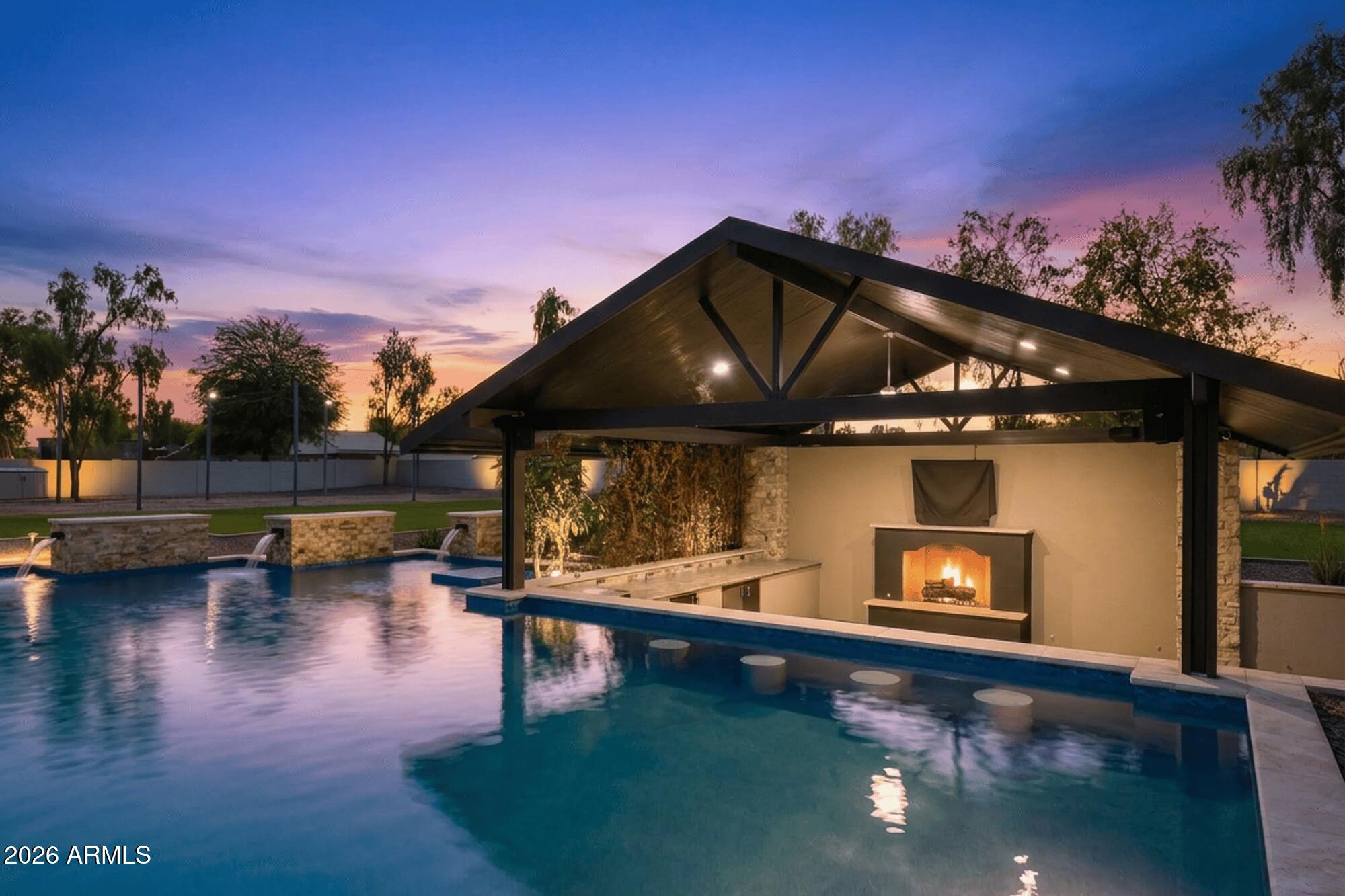 745 E JOHN HENRY Lane