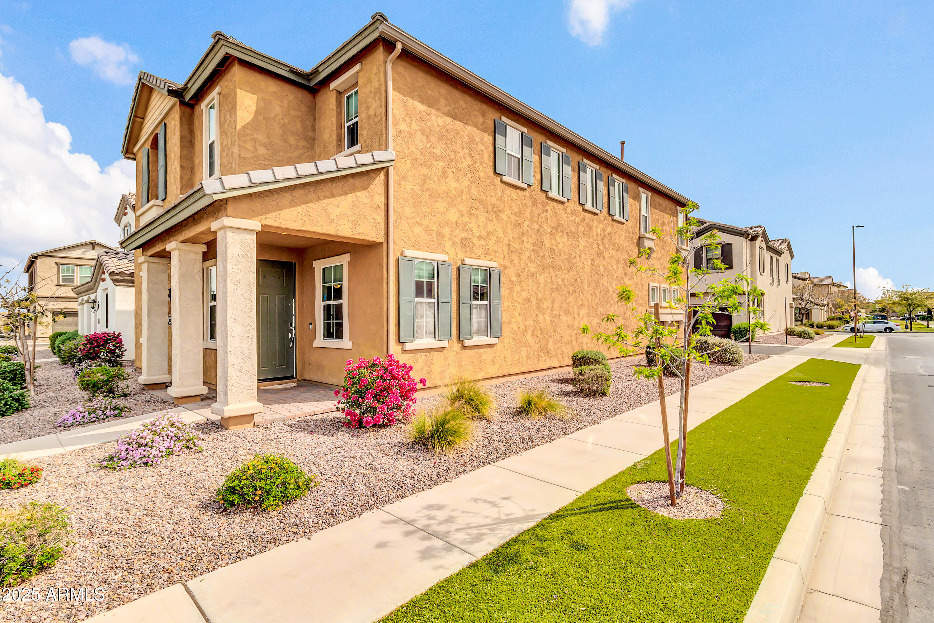 2708 S SANTA RITA --