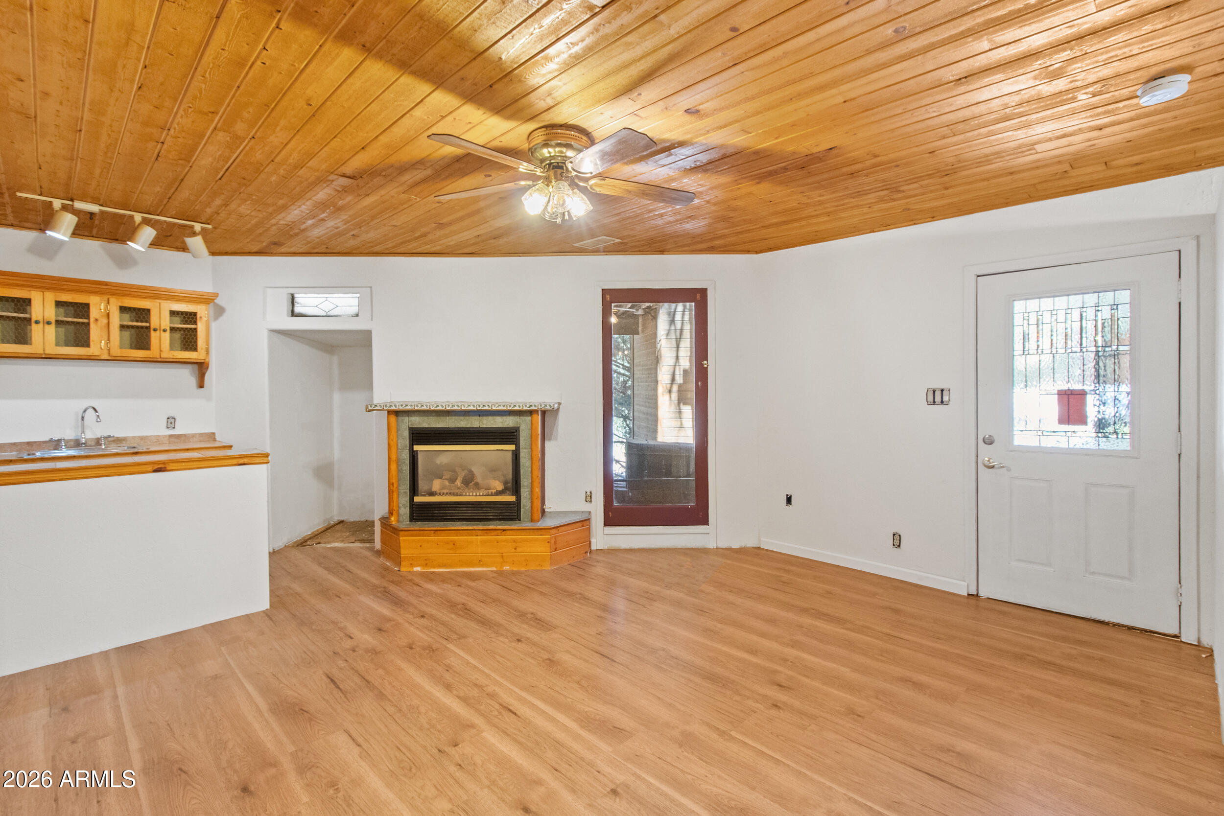 STRAWBERRY KNOLLS - Residential