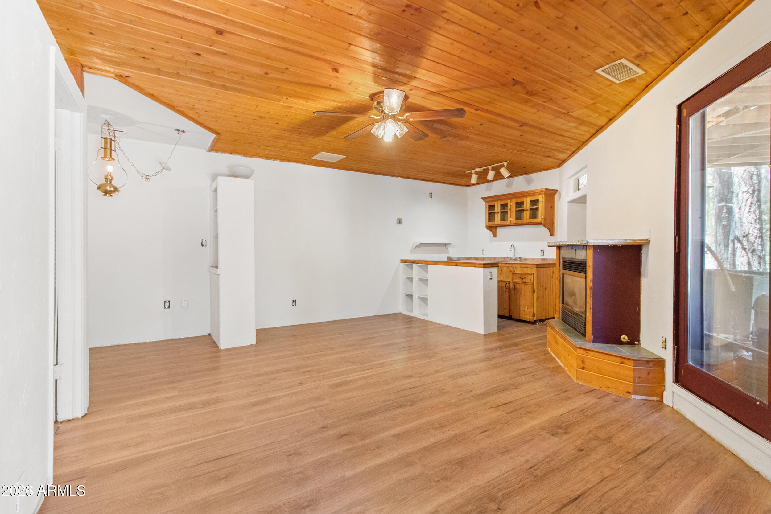 STRAWBERRY KNOLLS - Residential